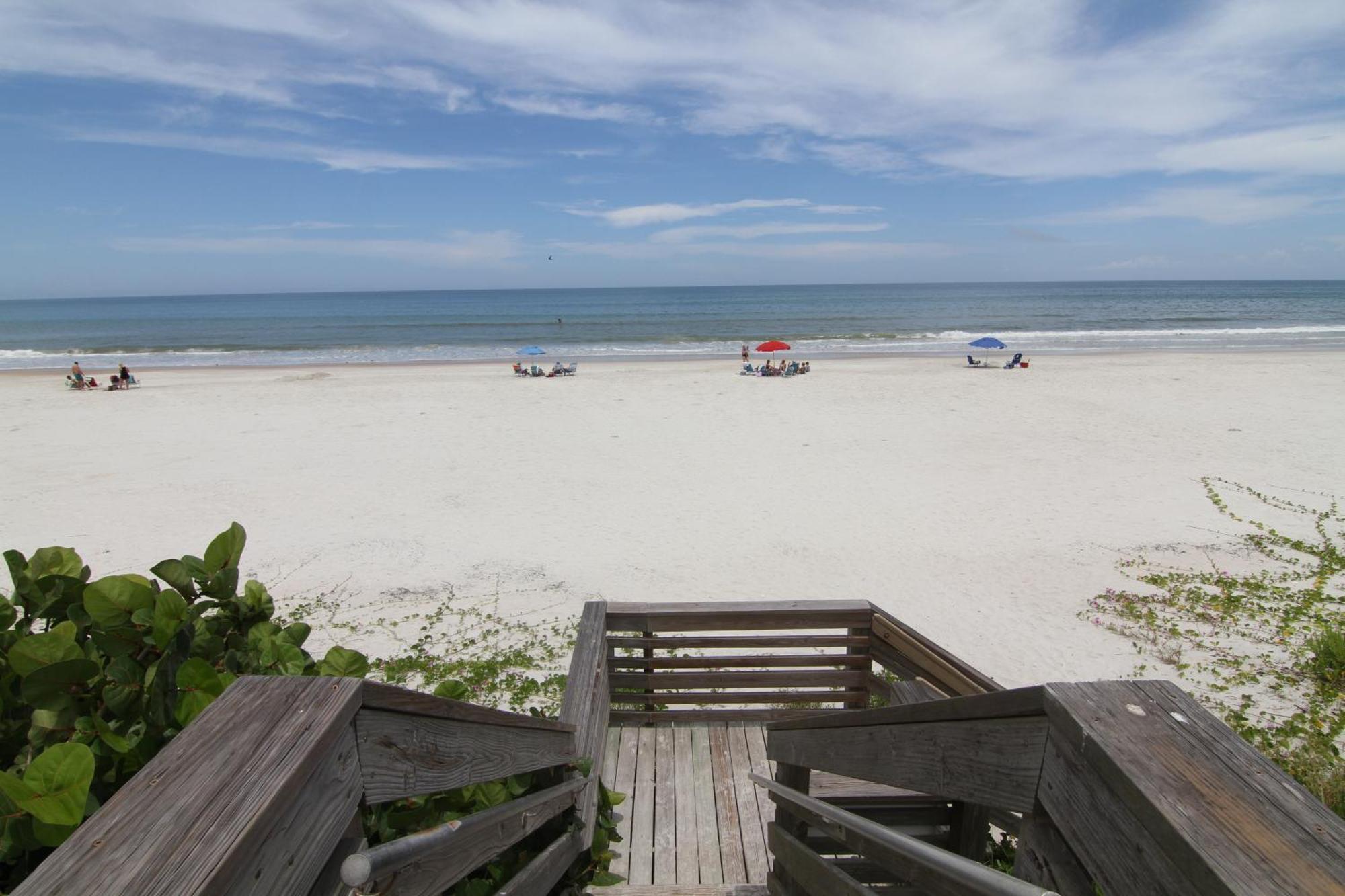 Enjoy The Balcony With An Ocean View Located On The No-drive Beach! Holiday home *