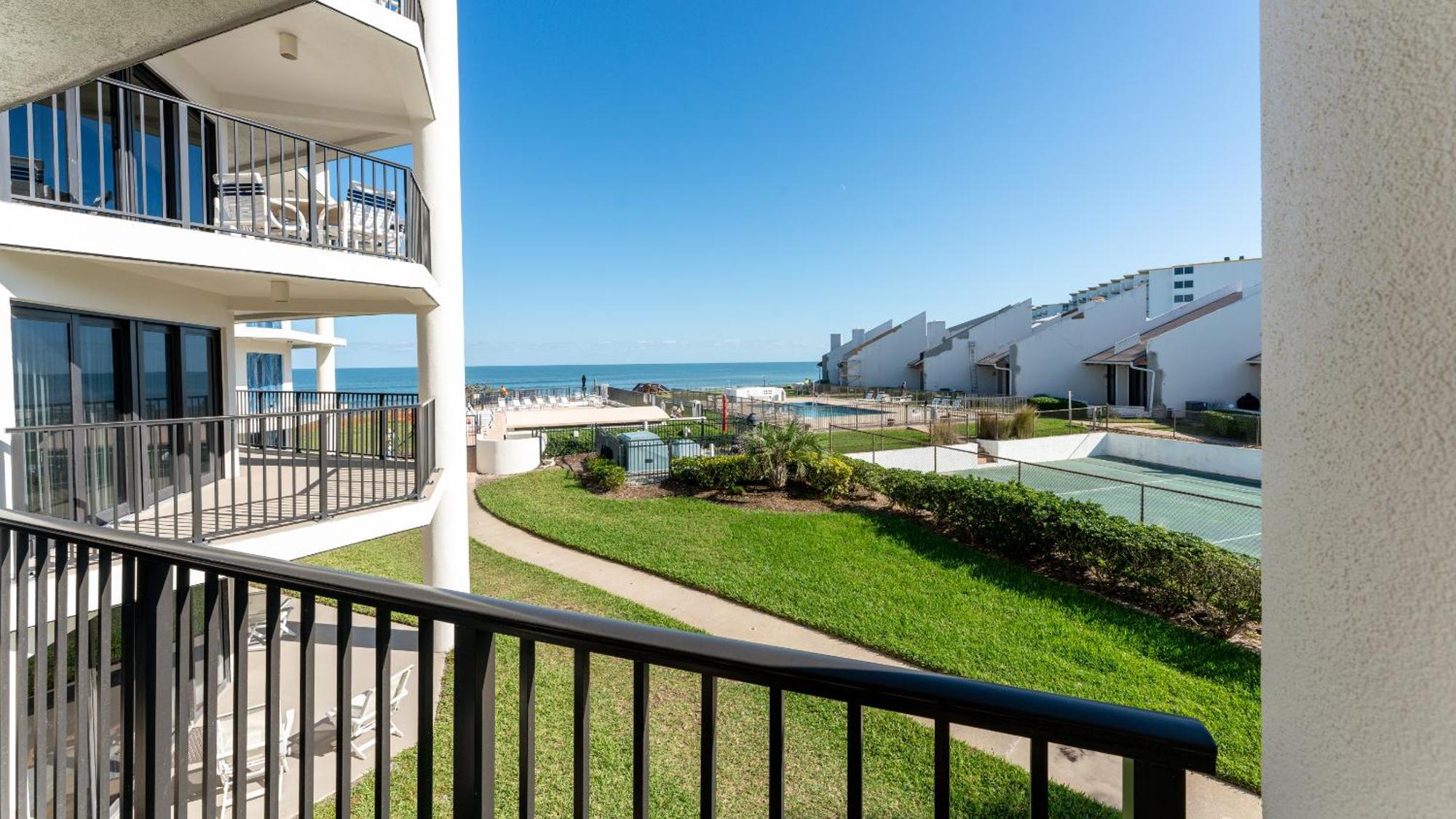 Enjoy The Balcony With An Ocean View Located On The No-drive Beach! *