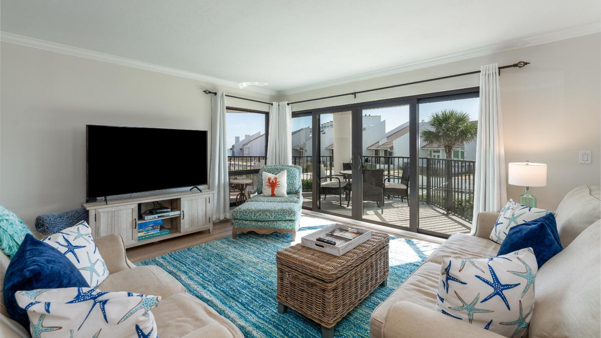 Enjoy The Balcony With An Ocean View Located On The No-drive Beach! Holiday home