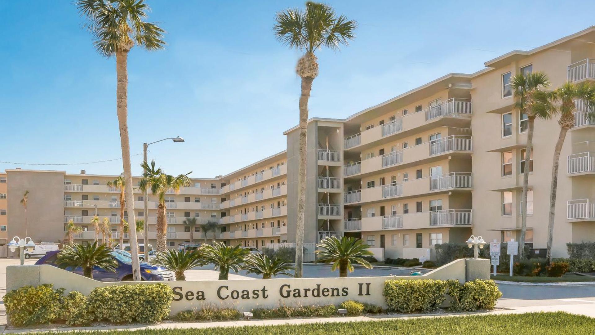 Floor Ocean And Pool Views Located On No-drive With 2 Complex Pools * New Smyrna Beach