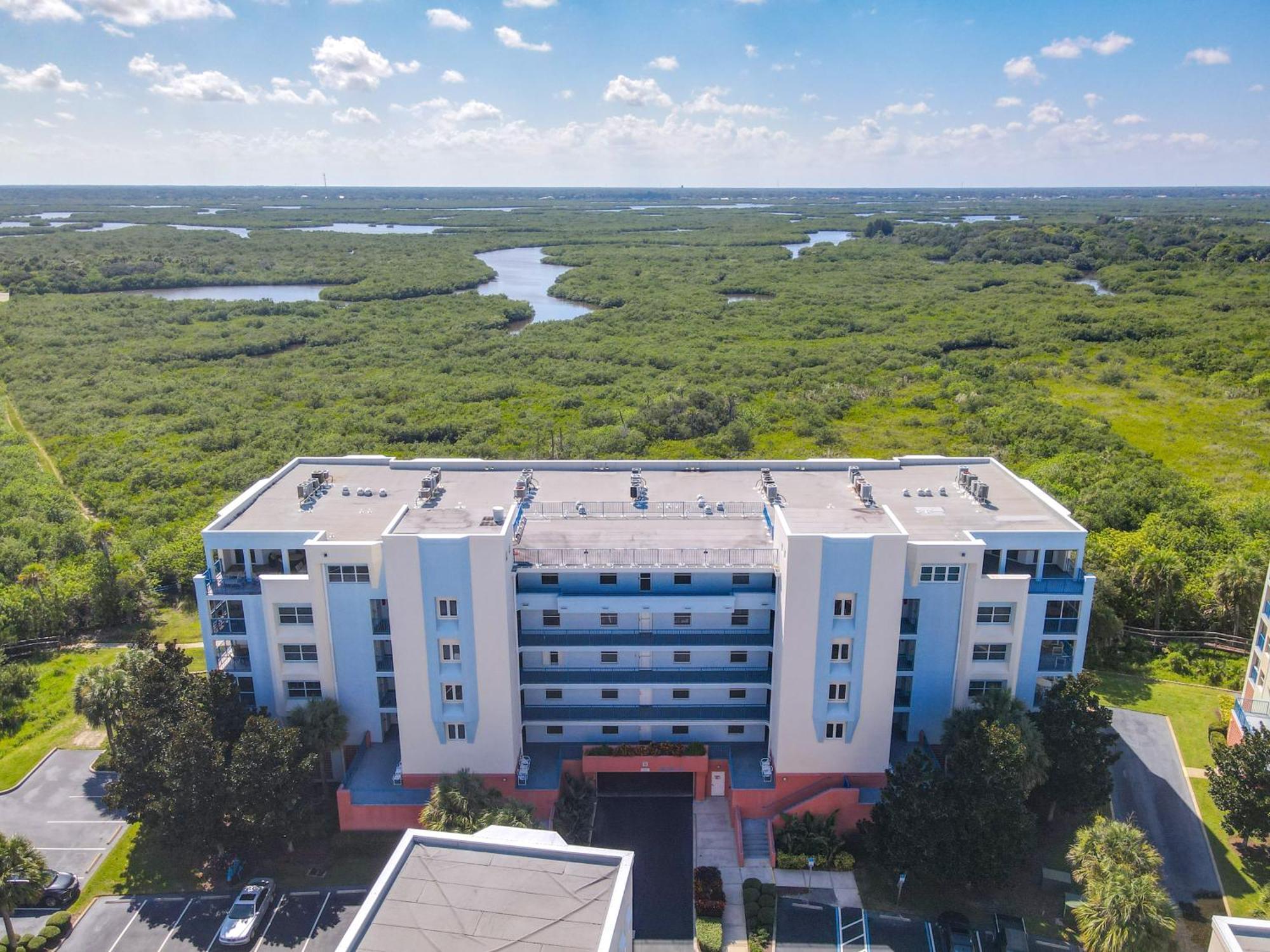 Stunning 32 Corner Unit On The Atlantic. Ow10-401 *