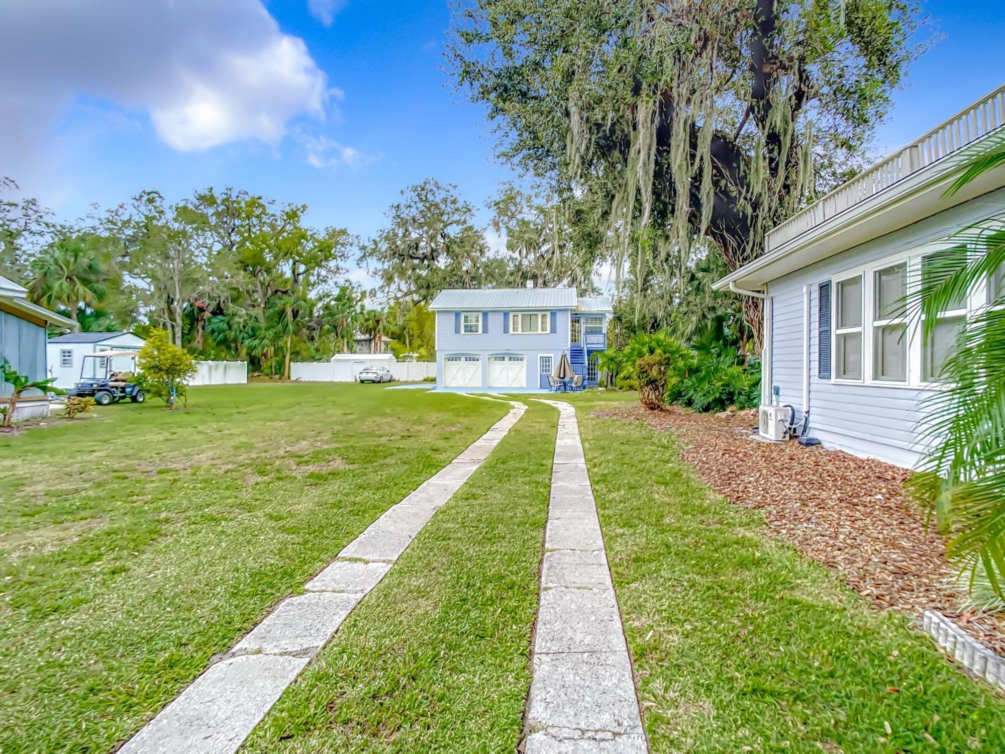 Charming Carriage House Near Historic Canal Street Minutes To The Holiday home New Smyrna Beach