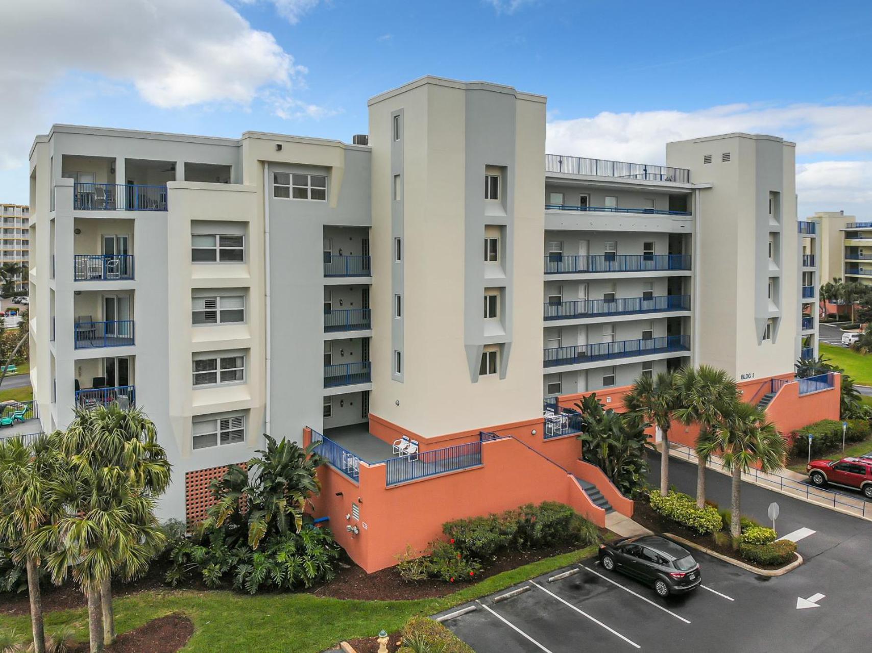 Delightful Modern Coastal Themed 32 In Oceanwalk. ~ow3-303