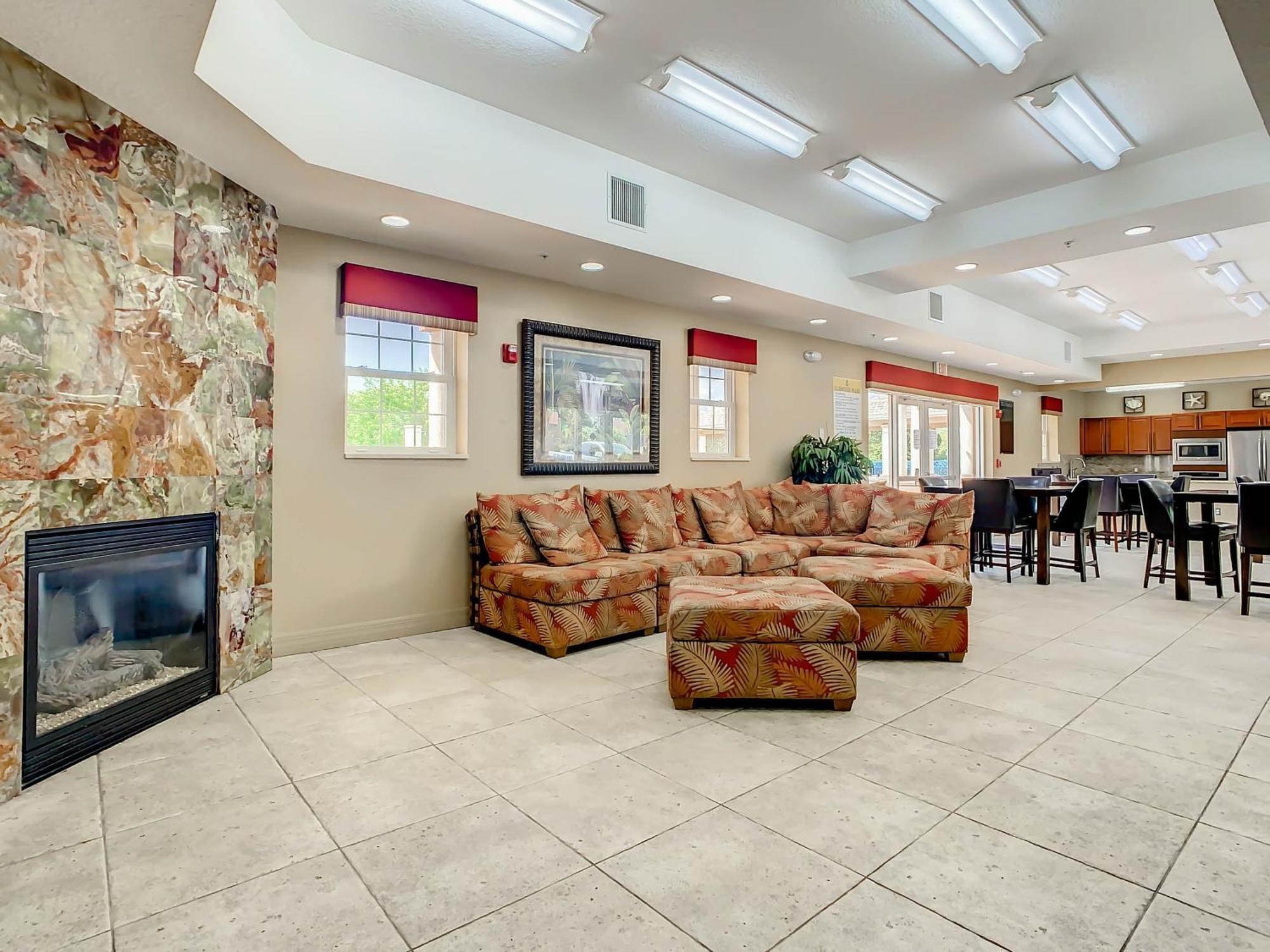 Apartment Delightful Modern Coastal Themed 32 In Oceanwalk. ~ow3-303