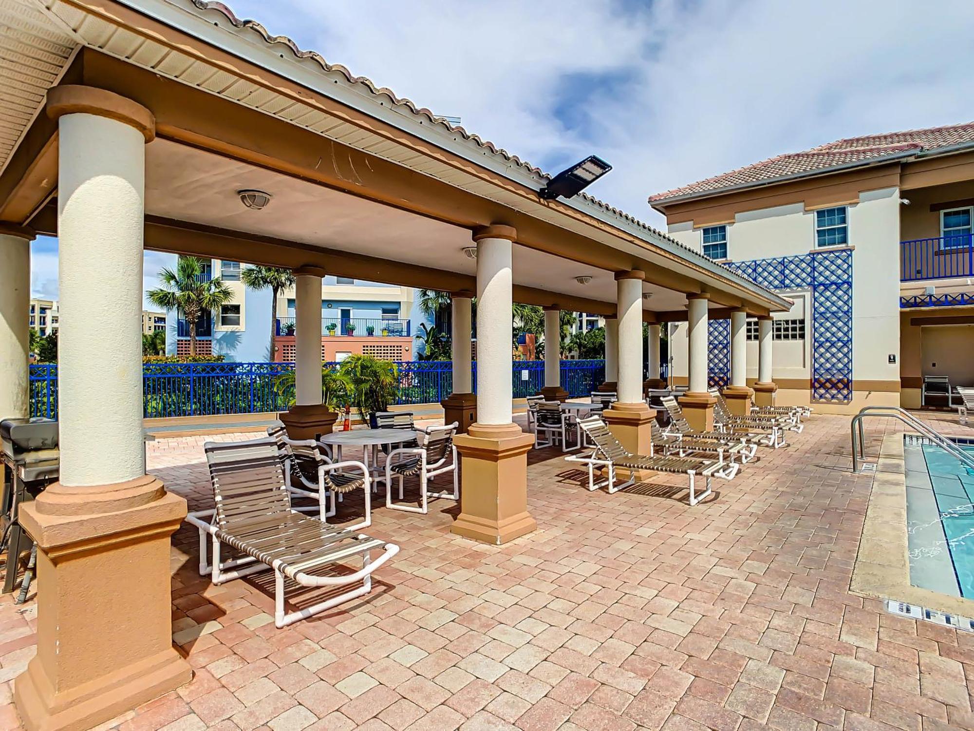 Delightful Modern Coastal Themed 32 In Oceanwalk. ~ow3-303