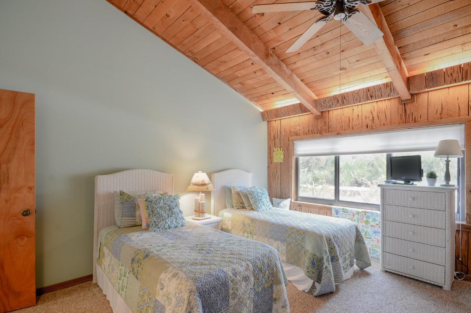 Apartment Beachfront With Large Deck Pool Sea Dunes Sailfish A2