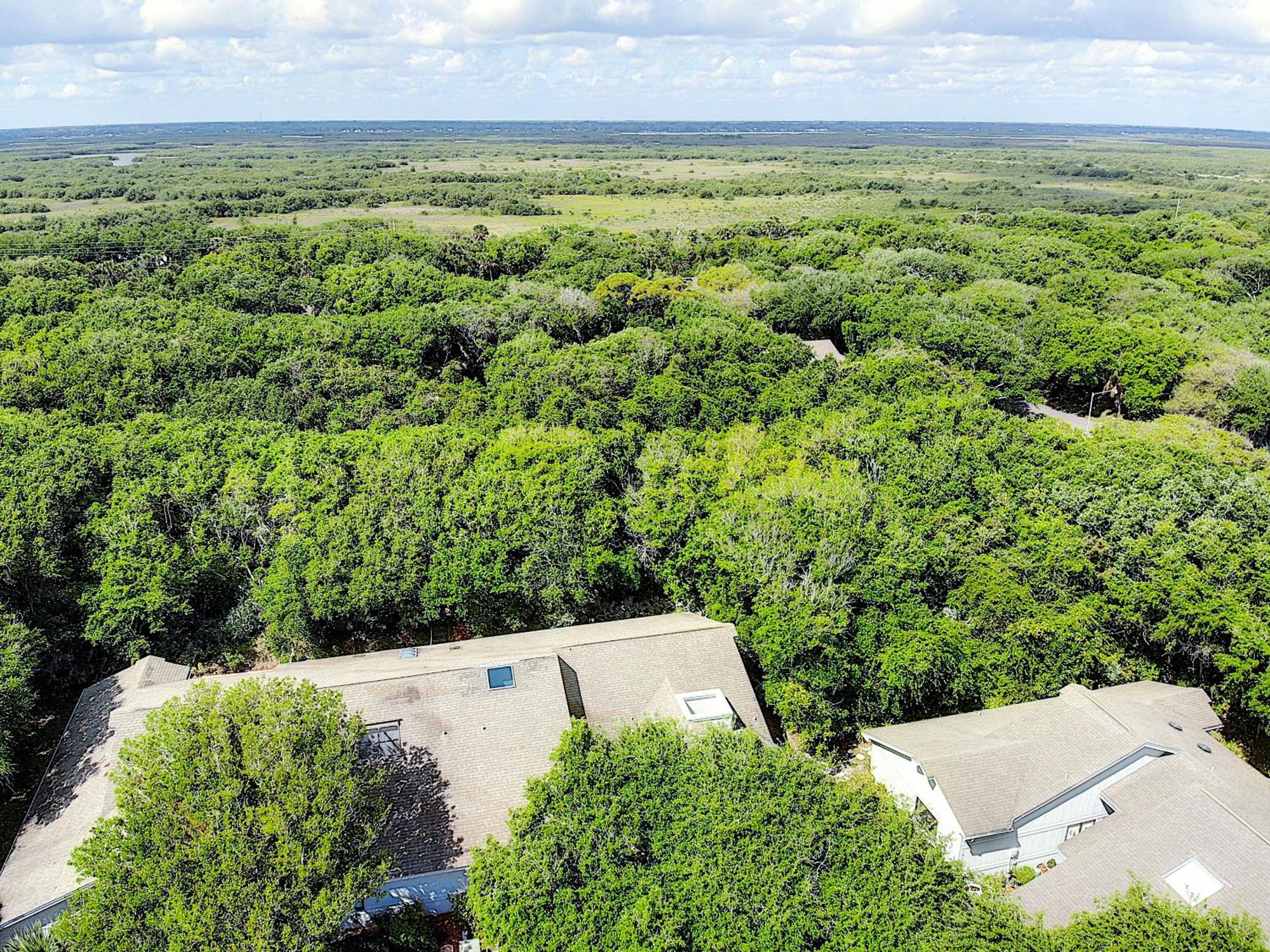 Apartment Tastefully Decorated Sea Woods - Near Access, Shopping & Dining! S4410