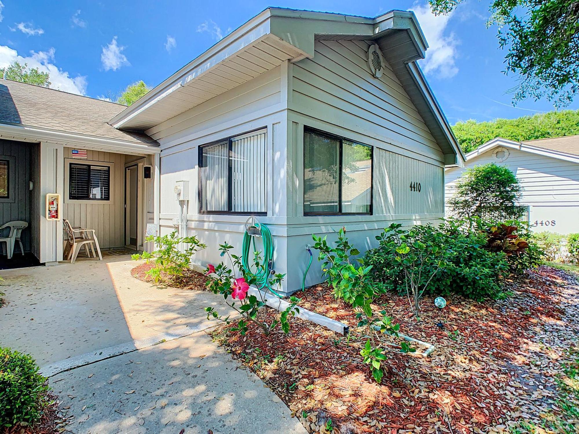 Tastefully Decorated Sea Woods - Near Access, Shopping & Dining! S4410 Apartment