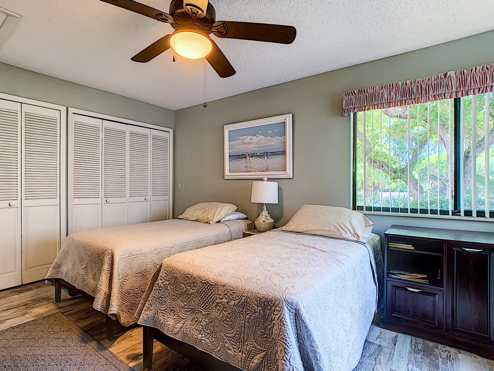 Tastefully Decorated Sea Woods - Near Access, Shopping & Dining! S4410 *
