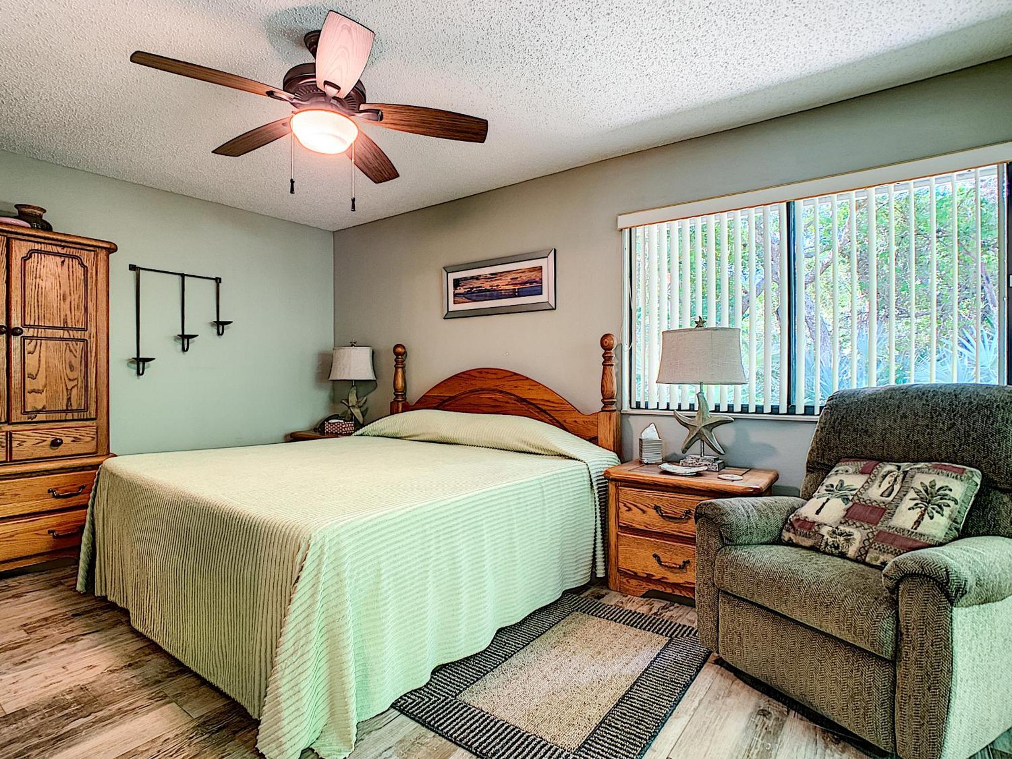 Apartment Tastefully Decorated Sea Woods - Near Access, Shopping & Dining! S4410