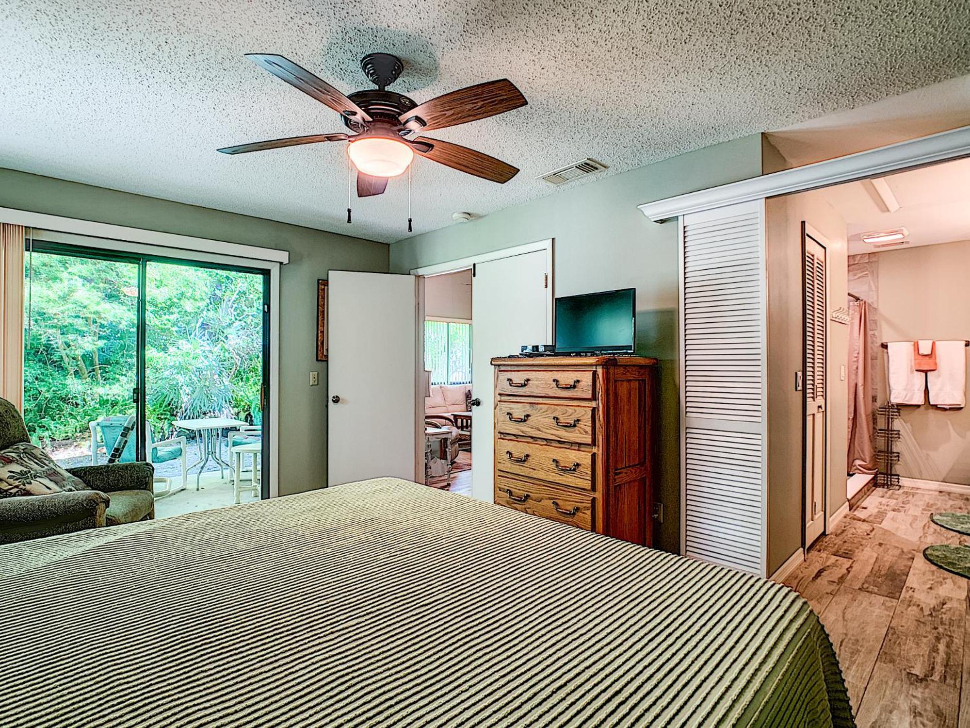 Tastefully Decorated Sea Woods - Near Access, Shopping & Dining! S4410 Apartment