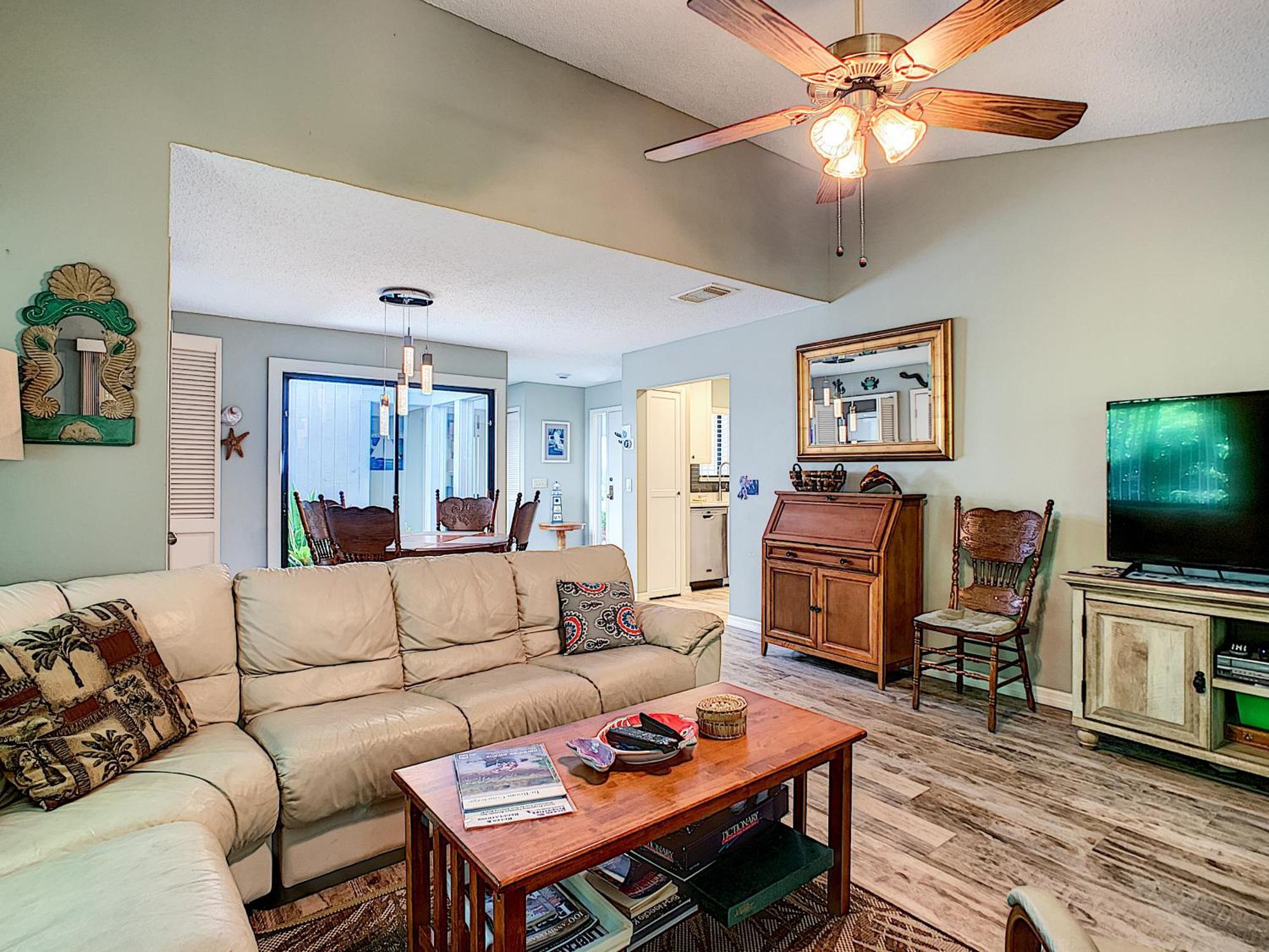 Apartment Tastefully Decorated Sea Woods - Near Access, Shopping & Dining! S4410 *