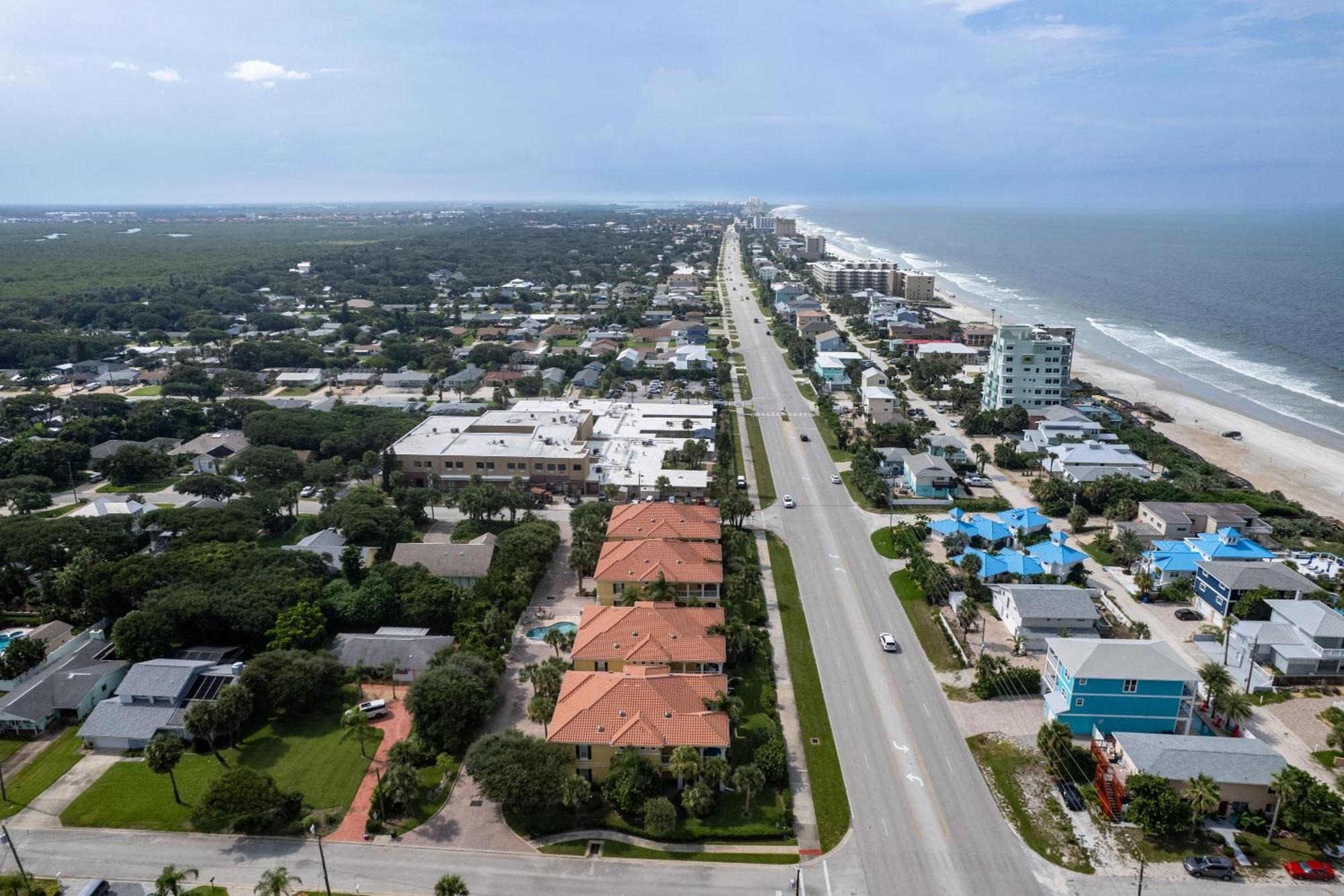 Luxury Cearra Del Ray Townhome Seconds To 2-car Garage Villa