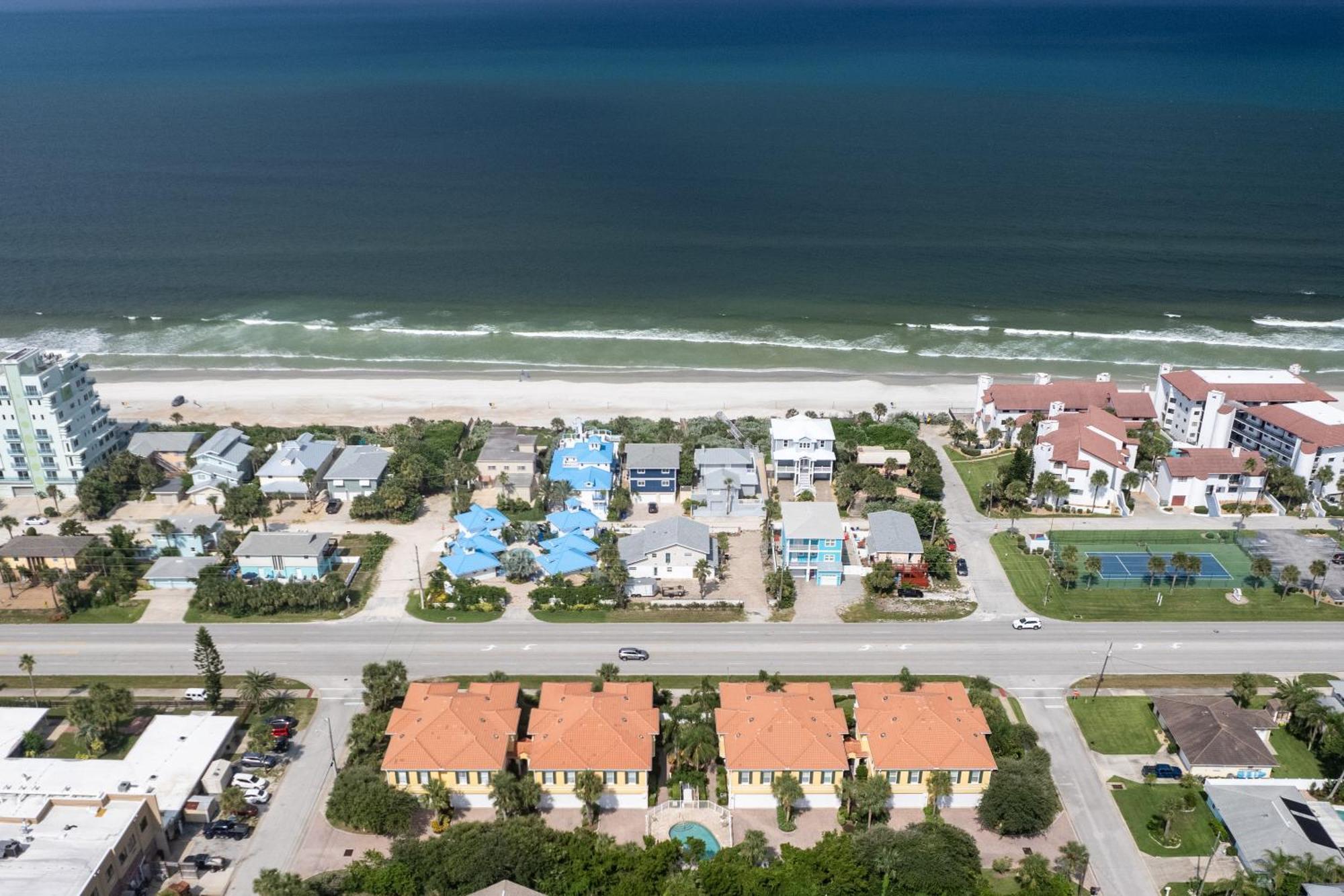 Villa Luxury Cearra Del Ray Townhome Seconds To 2-car Garage *
