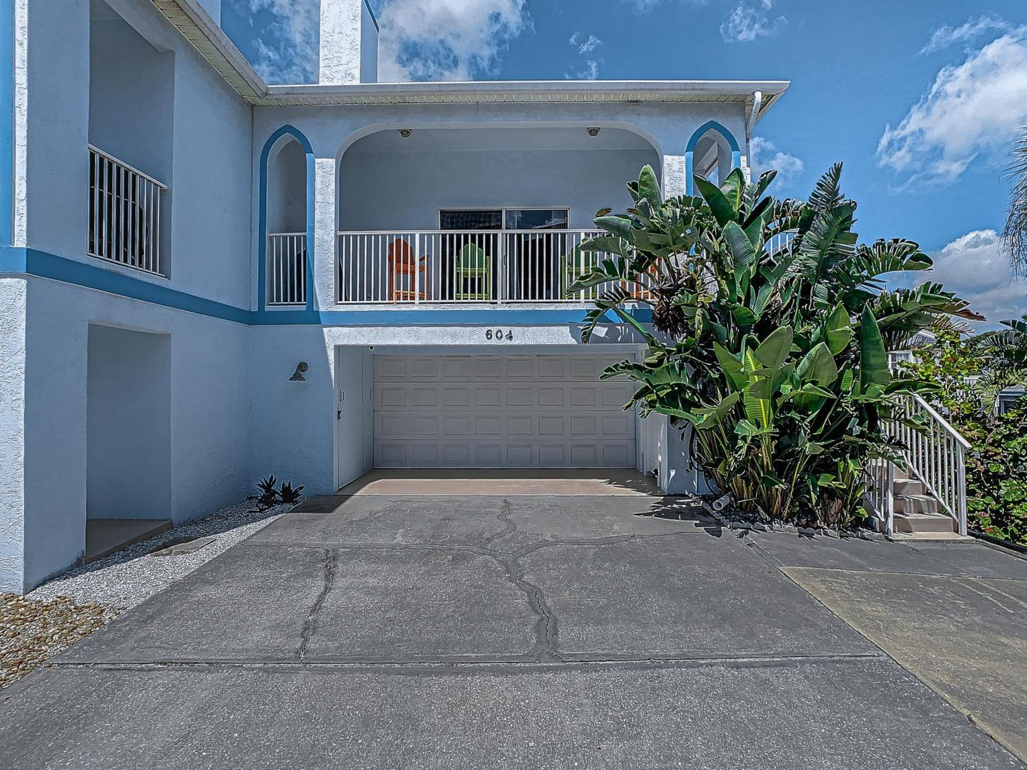 Holiday home Salt Life Pool ~ Ocean Views ~ Walk To Flagler Avenue ~ 604s New Smyrna Beach