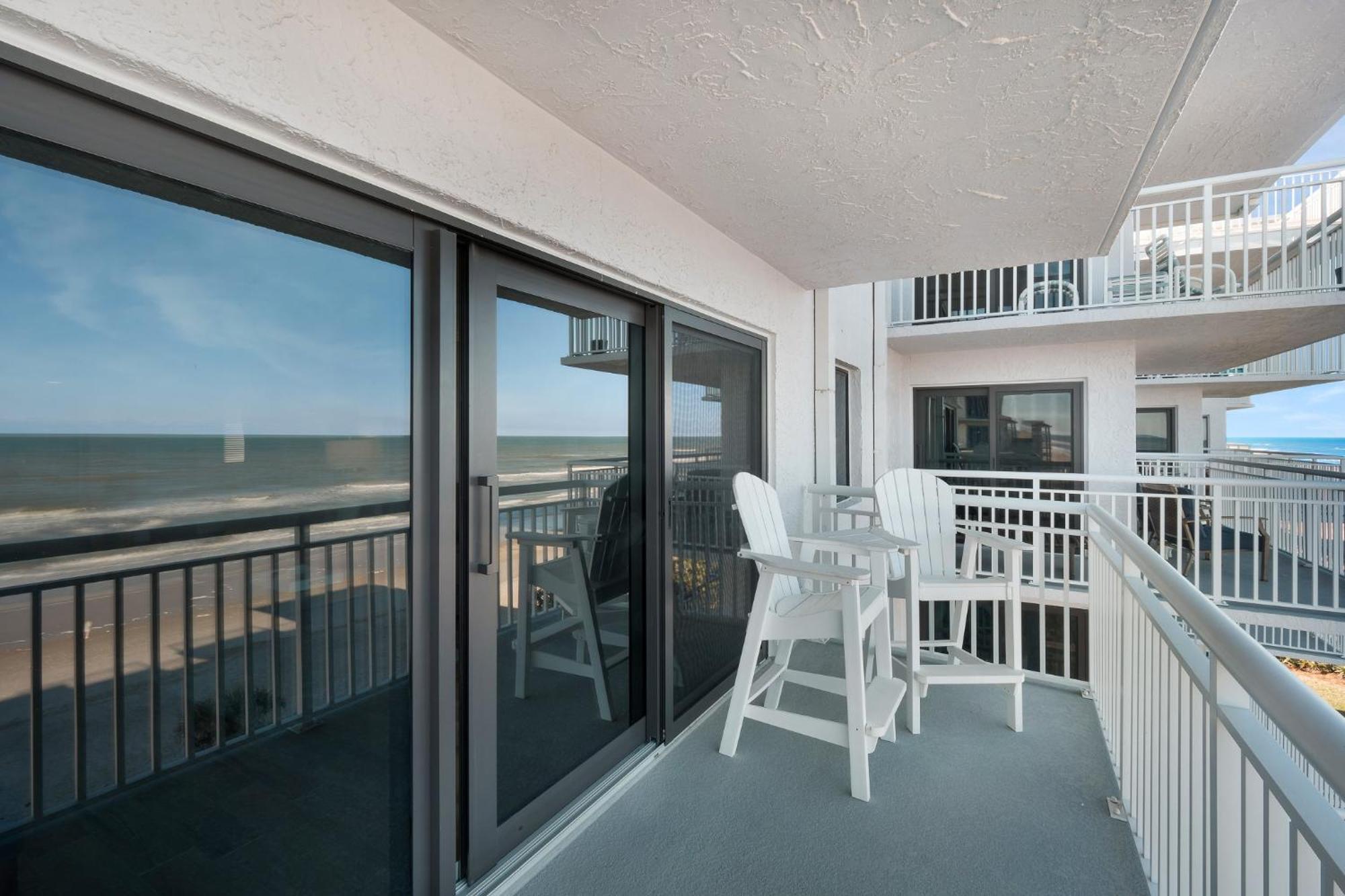 Holiday home Oceanfront With Pool & Access Located On The No-drive Beach! *