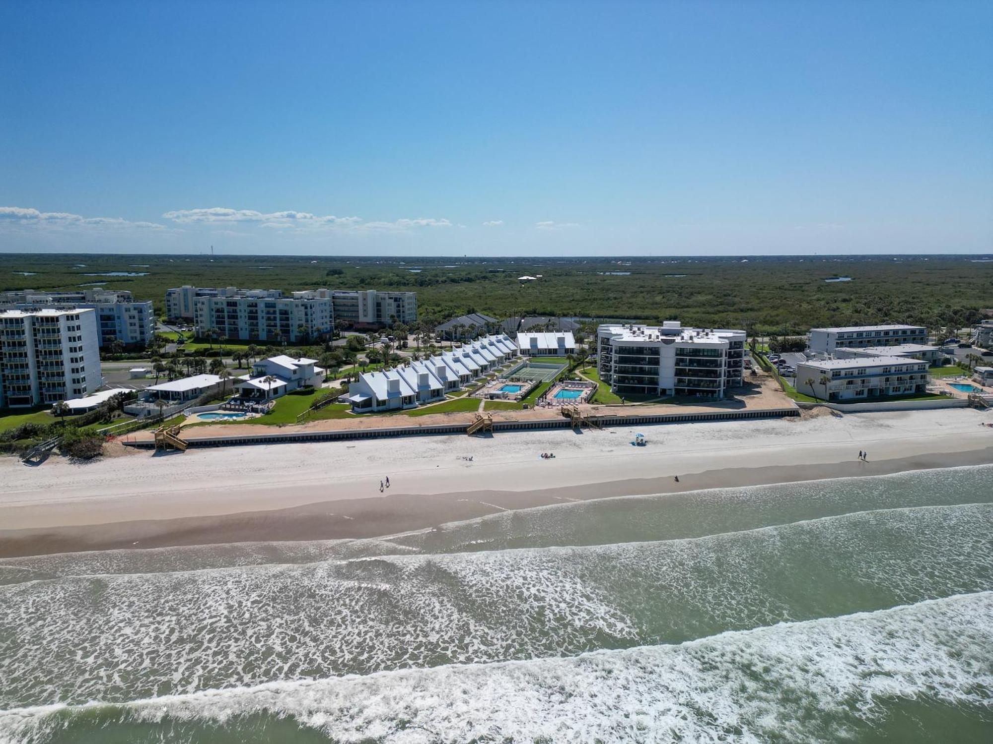 Holiday home Enjoy The Balcony With An Ocean View Located On The No-drive Beach!