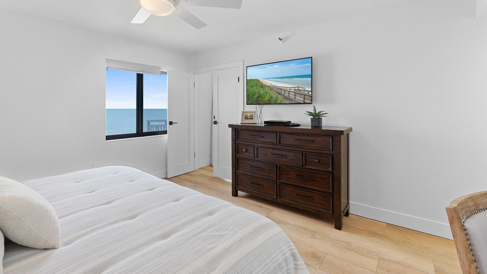 Holiday home Spectacular Views From Oceanfront Located On The No-drive Beach! *