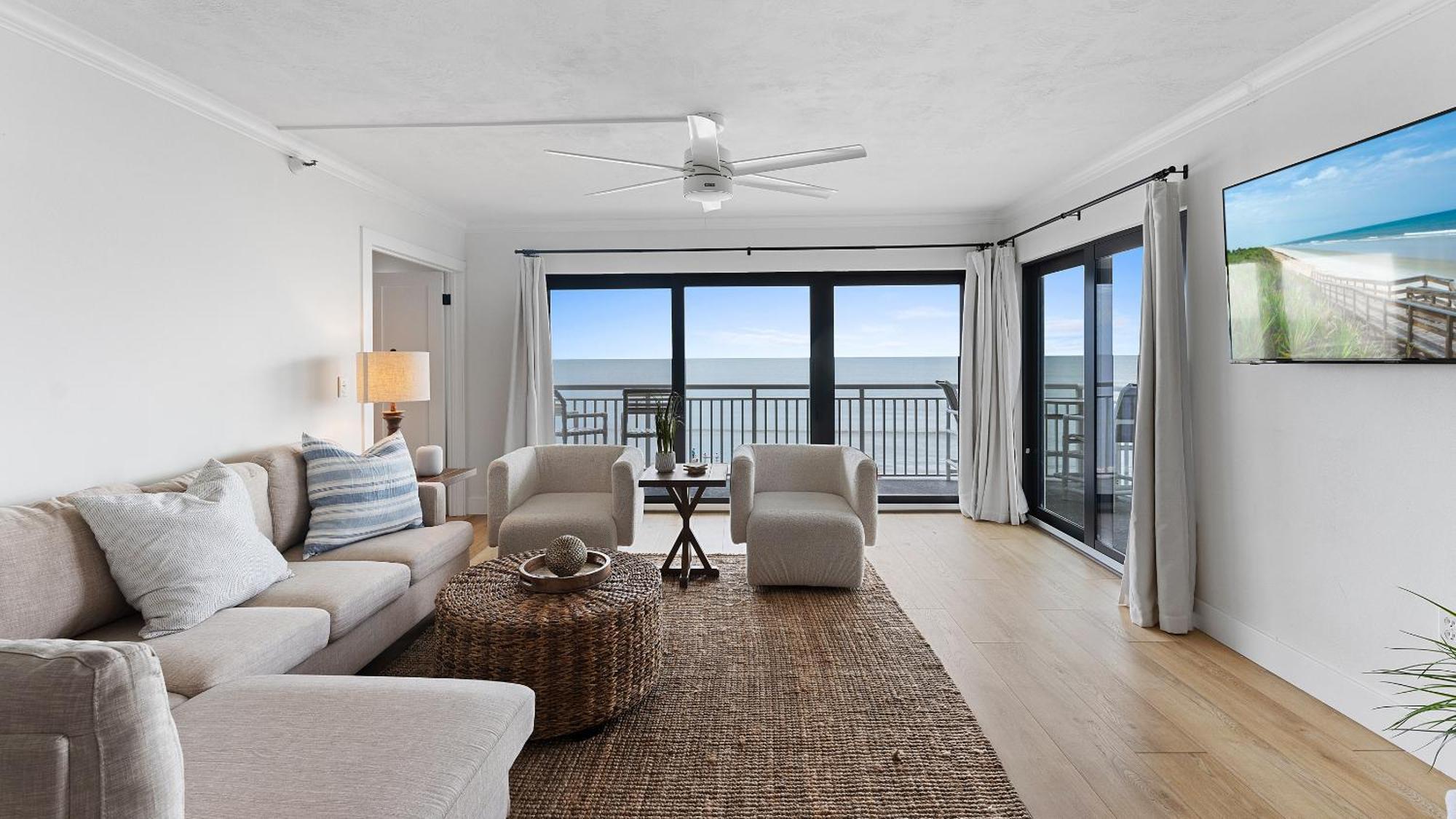 Holiday home Spectacular Views From Oceanfront Located On The No-drive Beach!