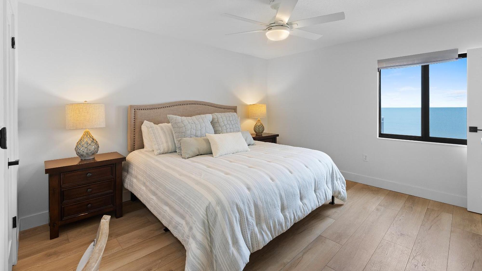 Holiday home Spectacular Views From Oceanfront Located On The No-drive Beach! *