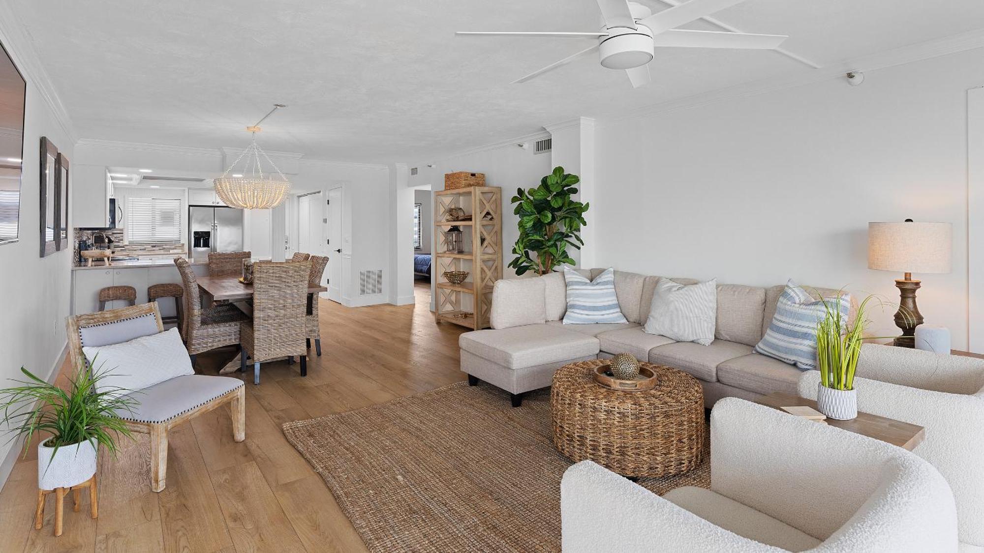 Spectacular Views From Oceanfront Located On The No-drive Beach! Holiday home