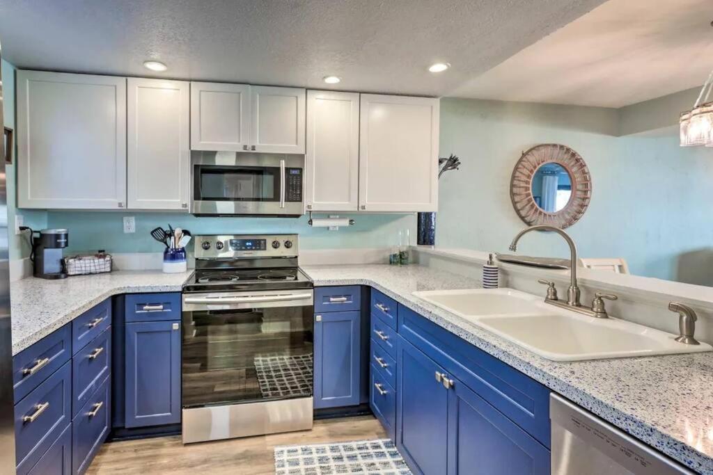 Bright Beachfront On No-drive Apartment *