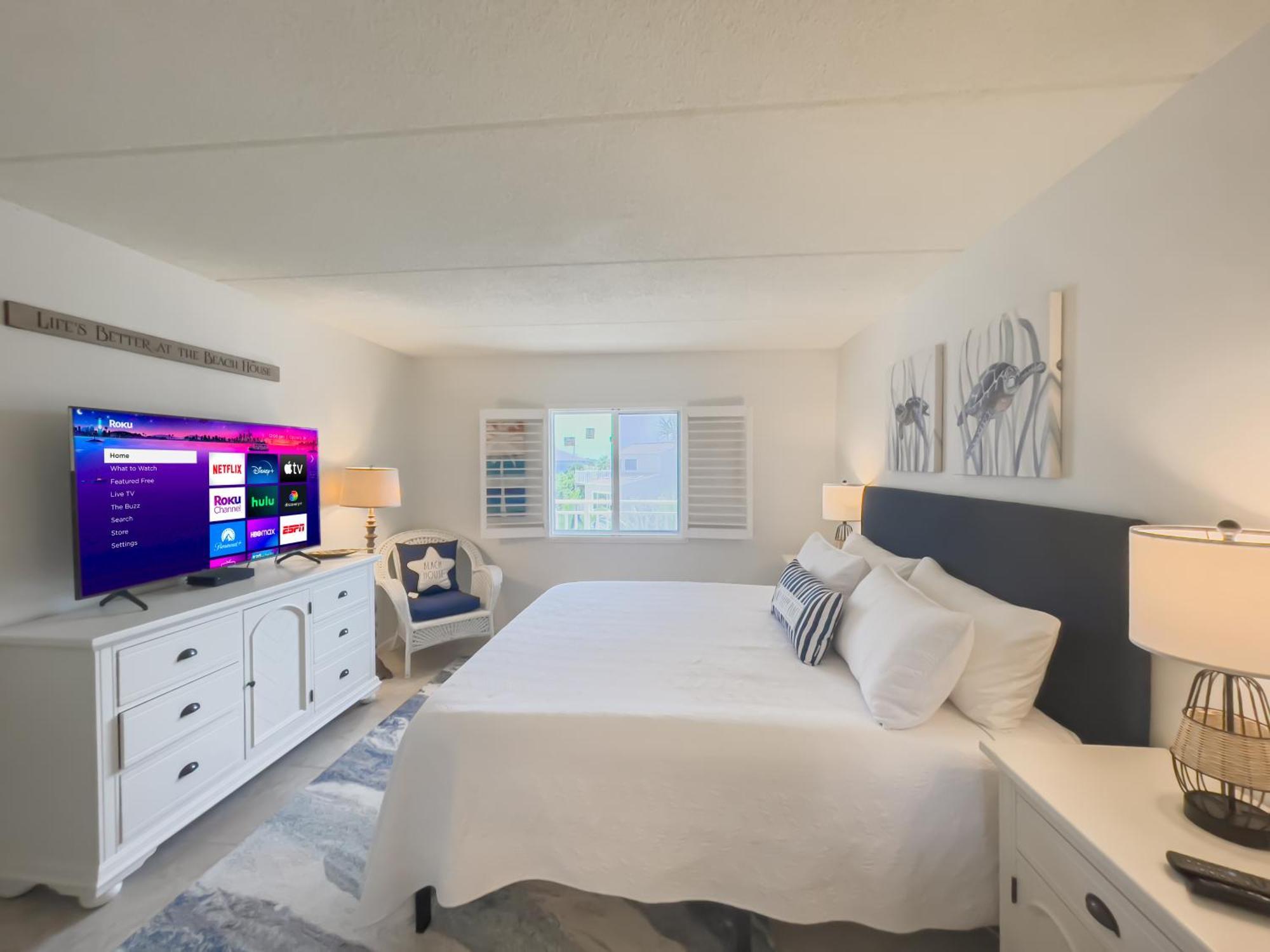 Coastal With Beachfront Views And Pool Access!
