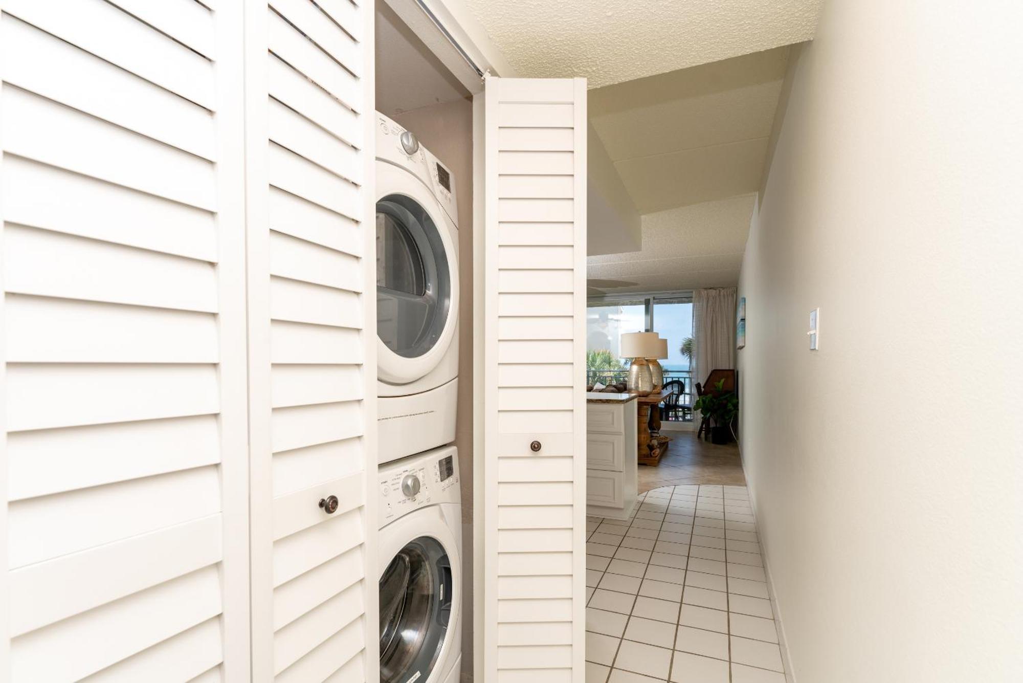 Coastal With Beachfront Views And Pool Access!
