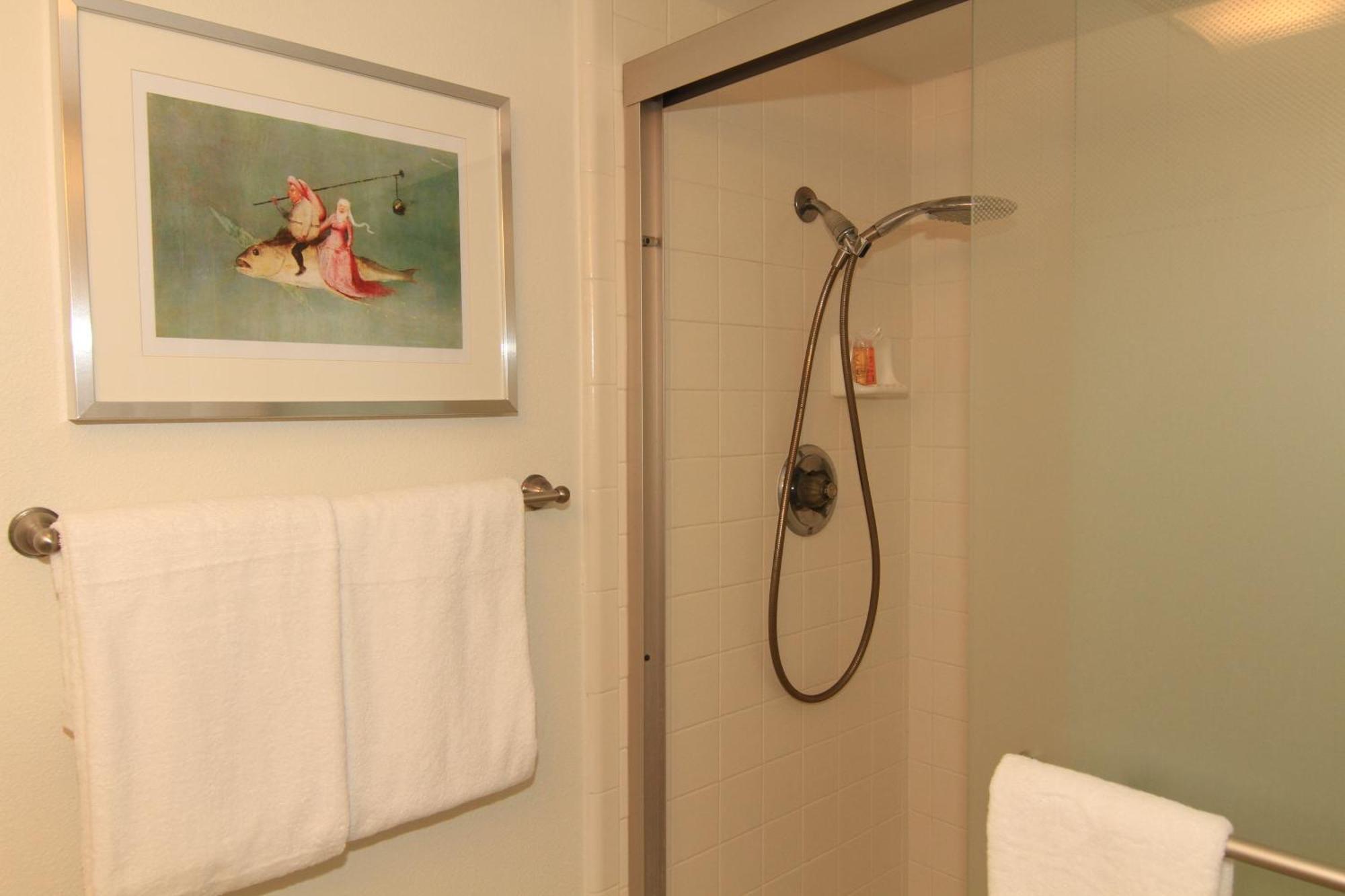 Coastal With Beachfront Views And Pool Access! *
