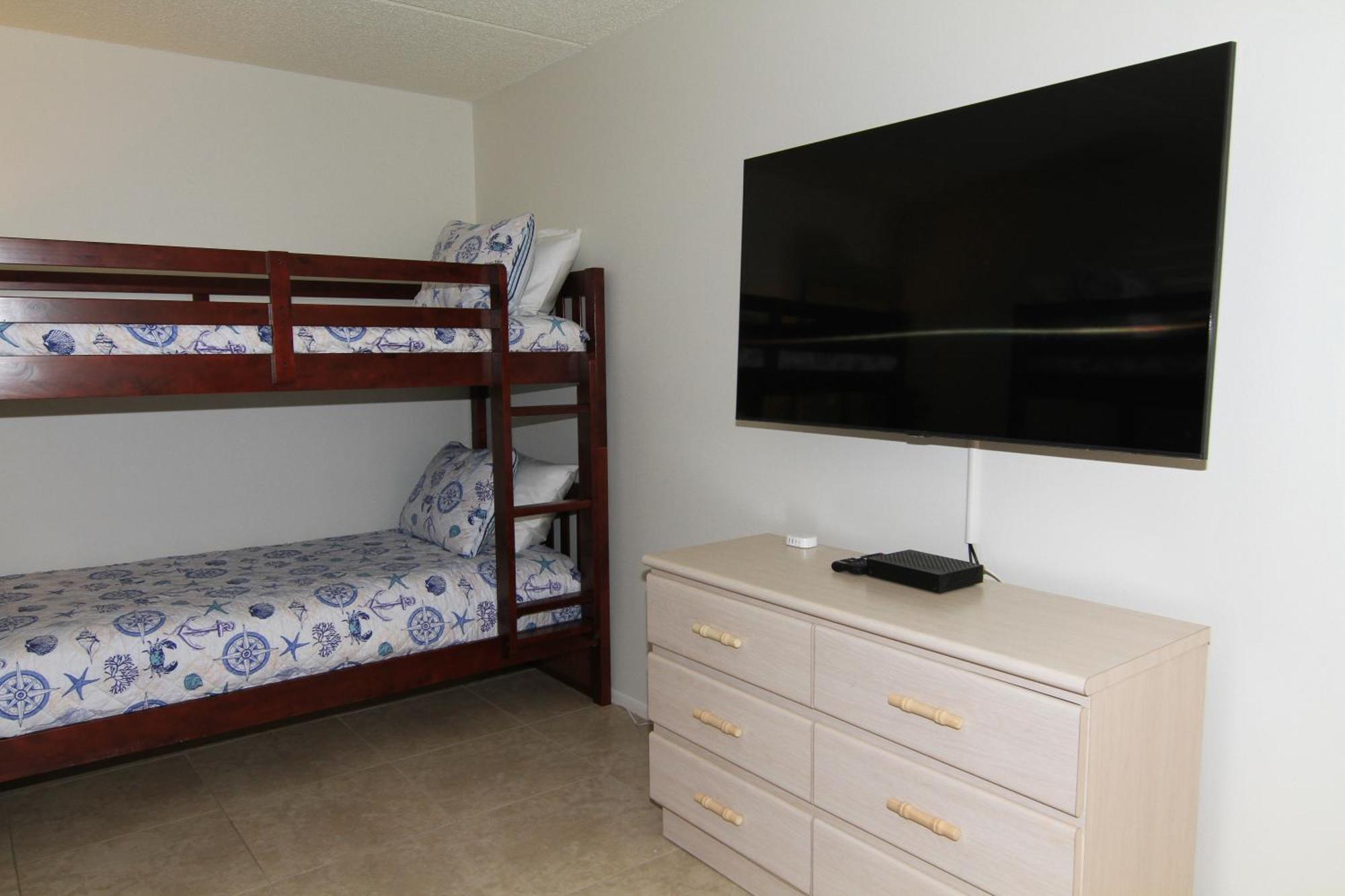 Coastal With Beachfront Views And Pool Access! Holiday home