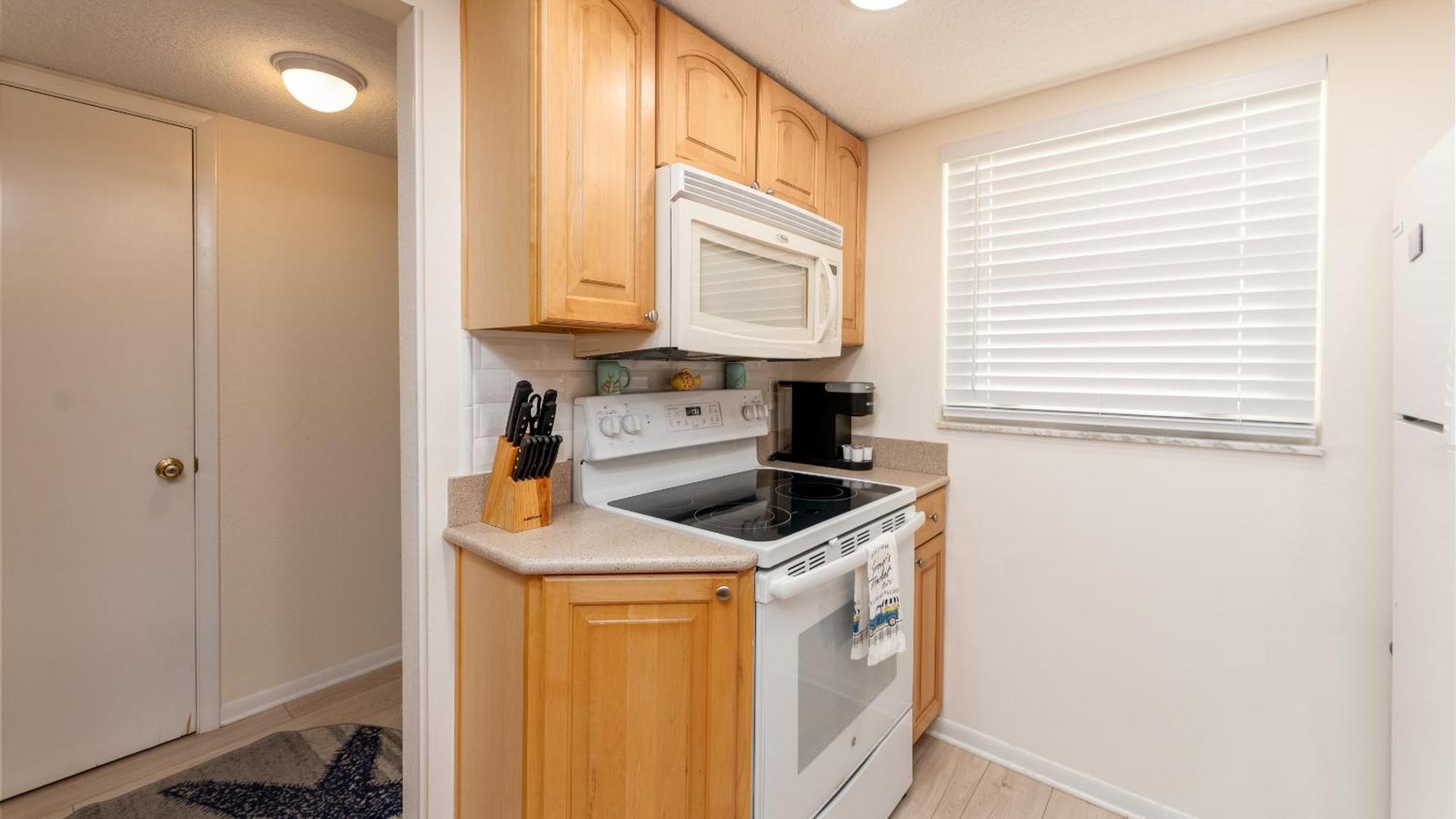 Holiday home Direct Oceanfront Retreat With 2 Complex Pools!