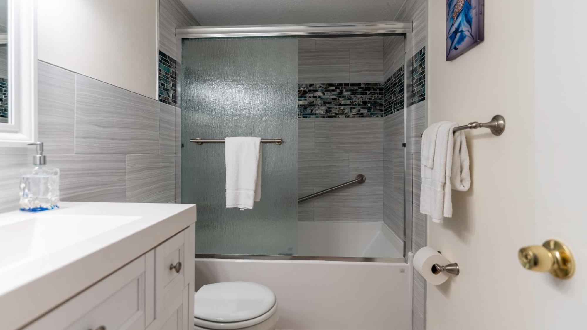 Direct Oceanfront Retreat With 2 Complex Pools! *