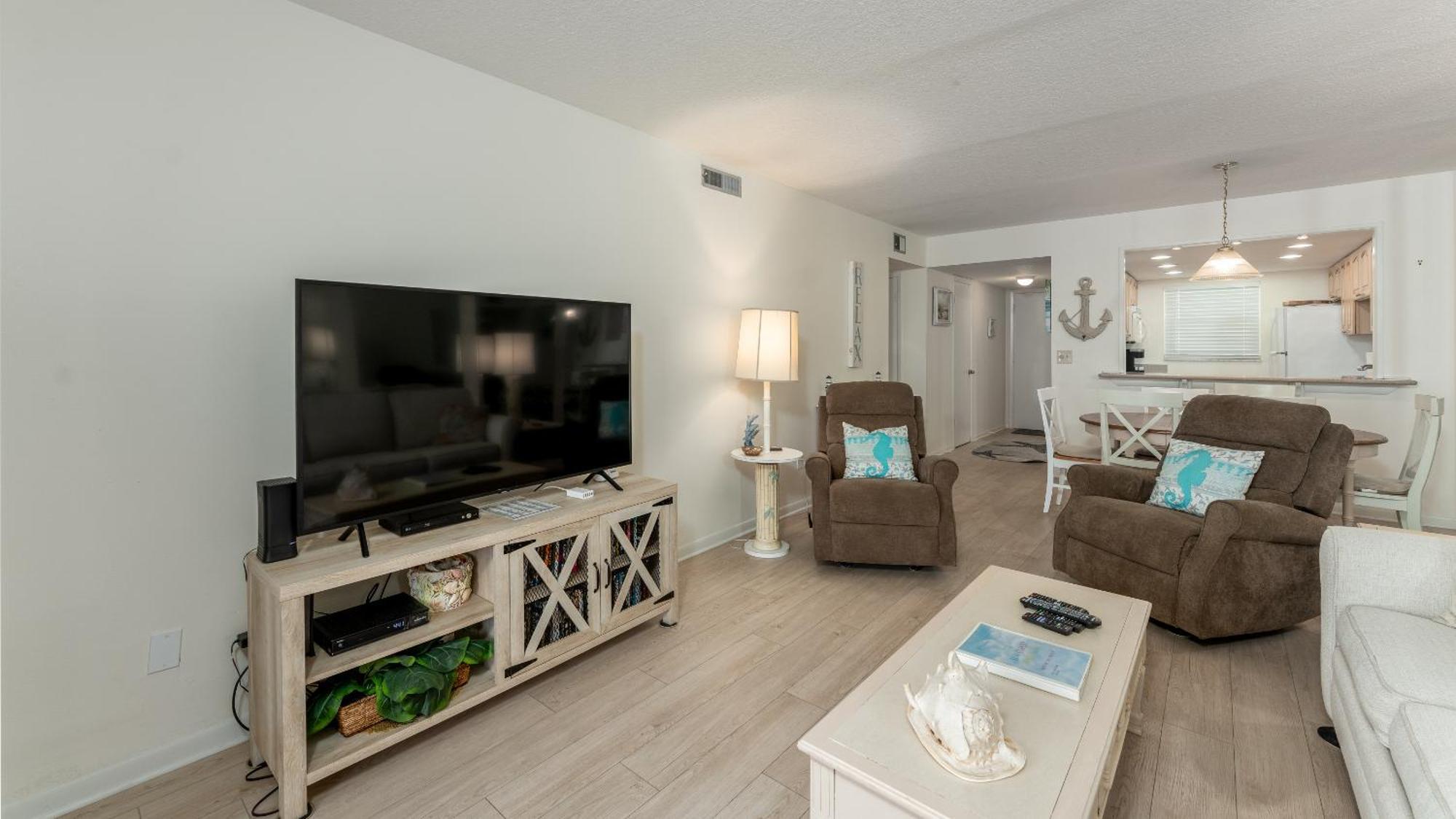 Holiday home Direct Oceanfront Retreat With 2 Complex Pools! New Smyrna Beach