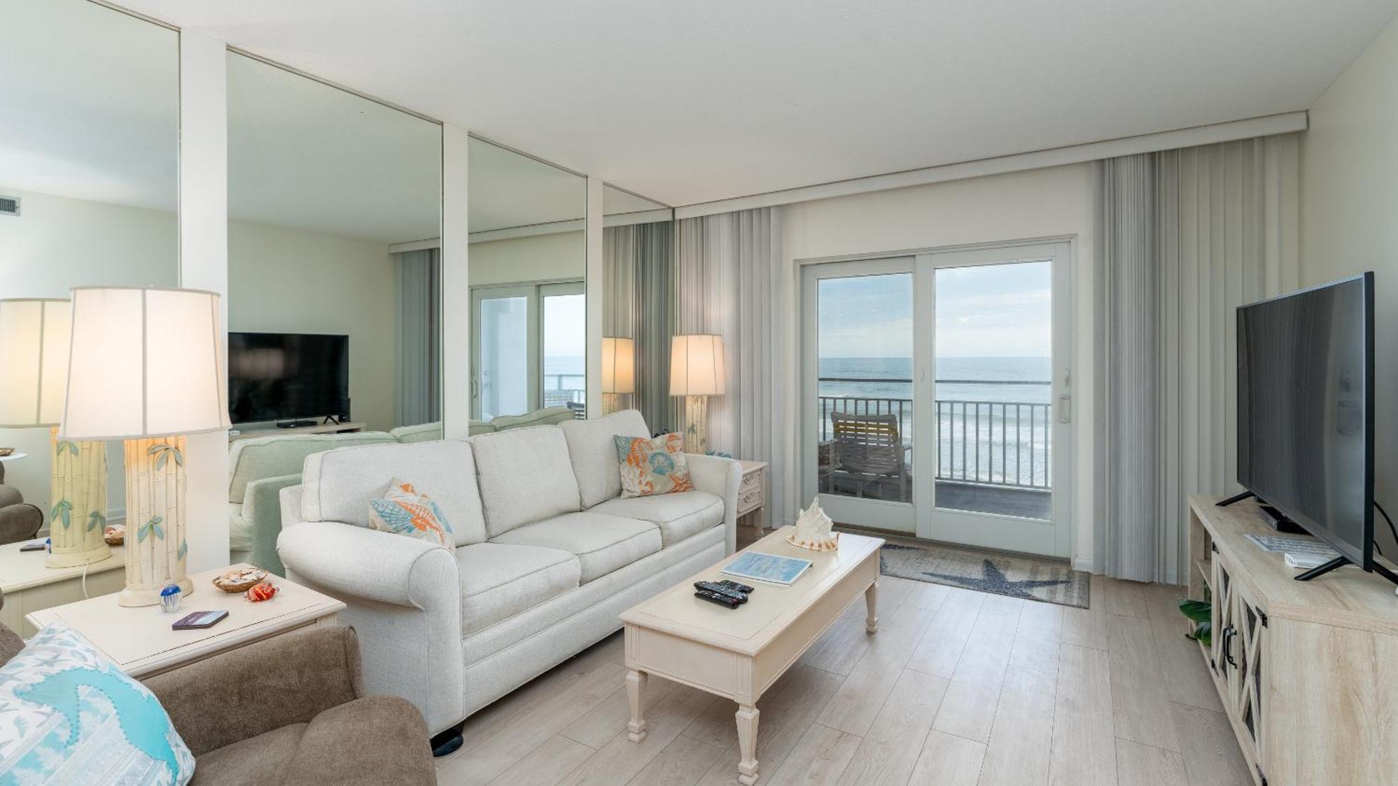 Direct Oceanfront Retreat With 2 Complex Pools! Holiday home New Smyrna Beach