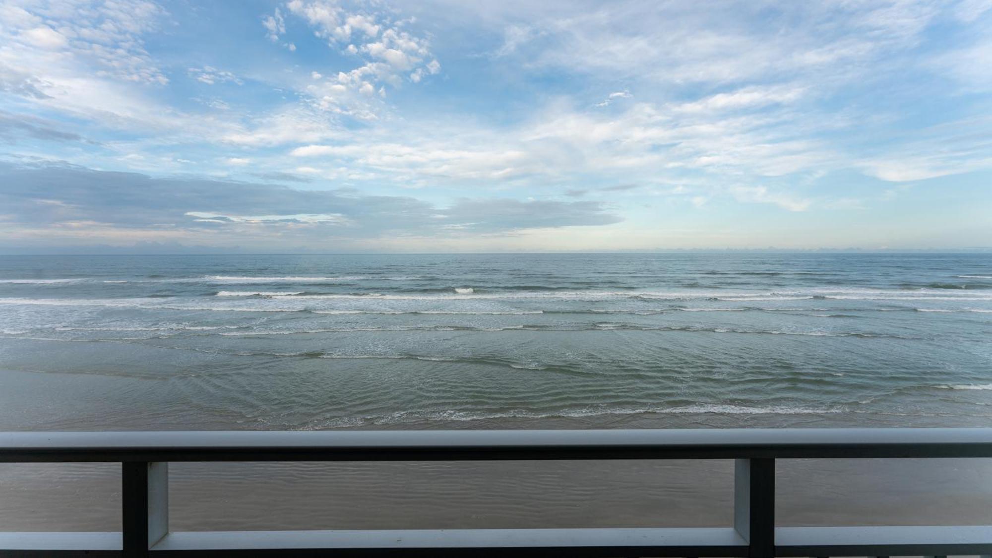 Holiday home Direct Oceanfront Retreat With 2 Complex Pools! New Smyrna Beach
