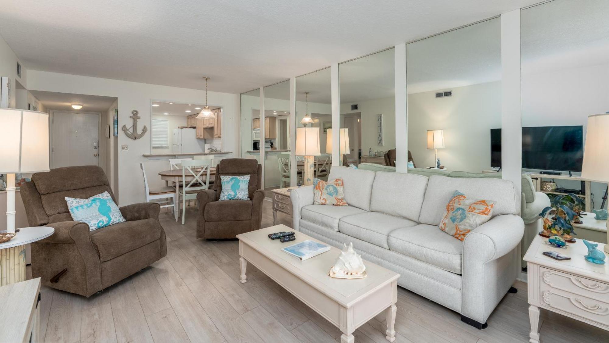 Holiday home Direct Oceanfront Retreat With 2 Complex Pools! *