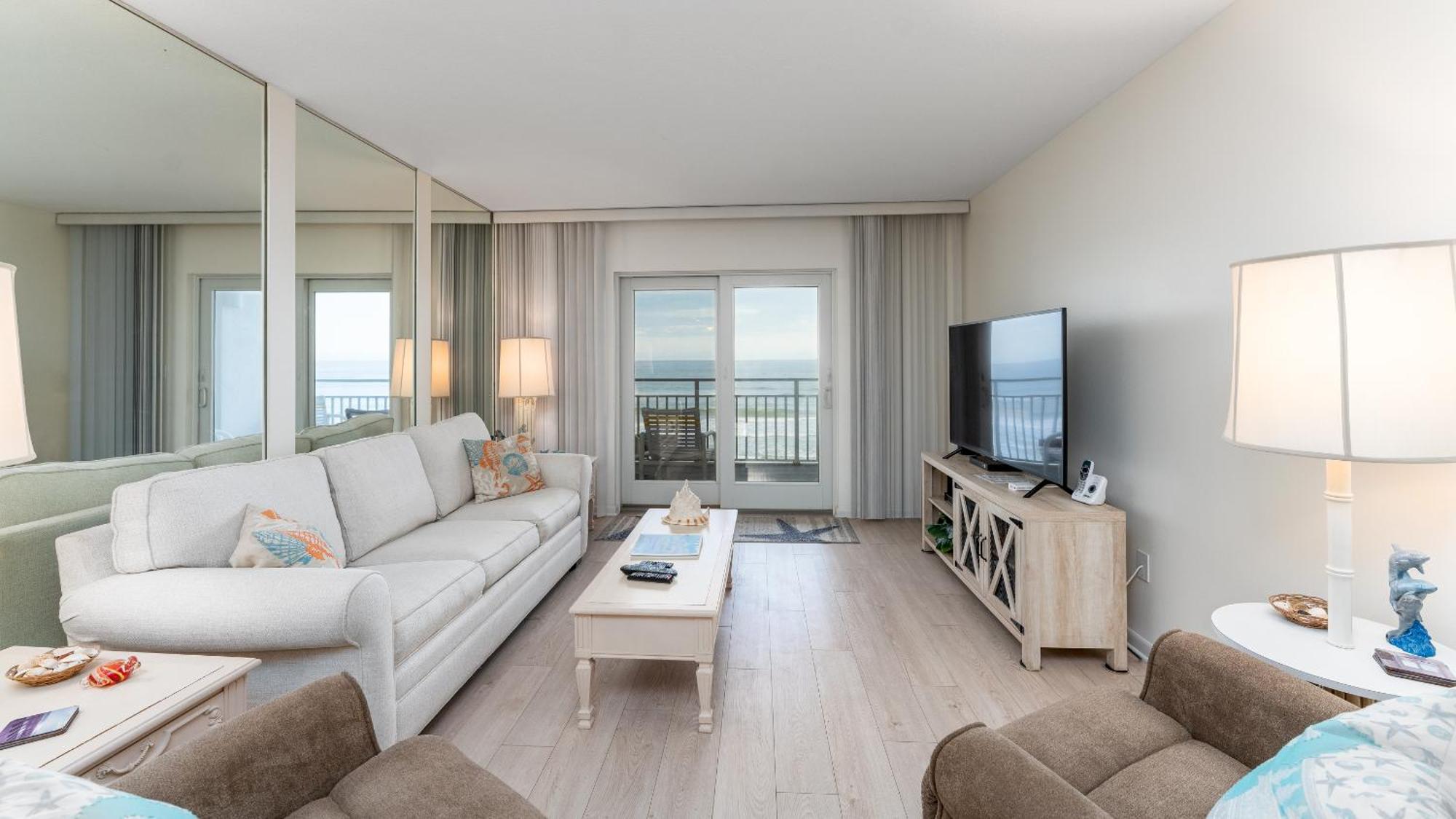 Holiday home Direct Oceanfront Retreat With 2 Complex Pools!