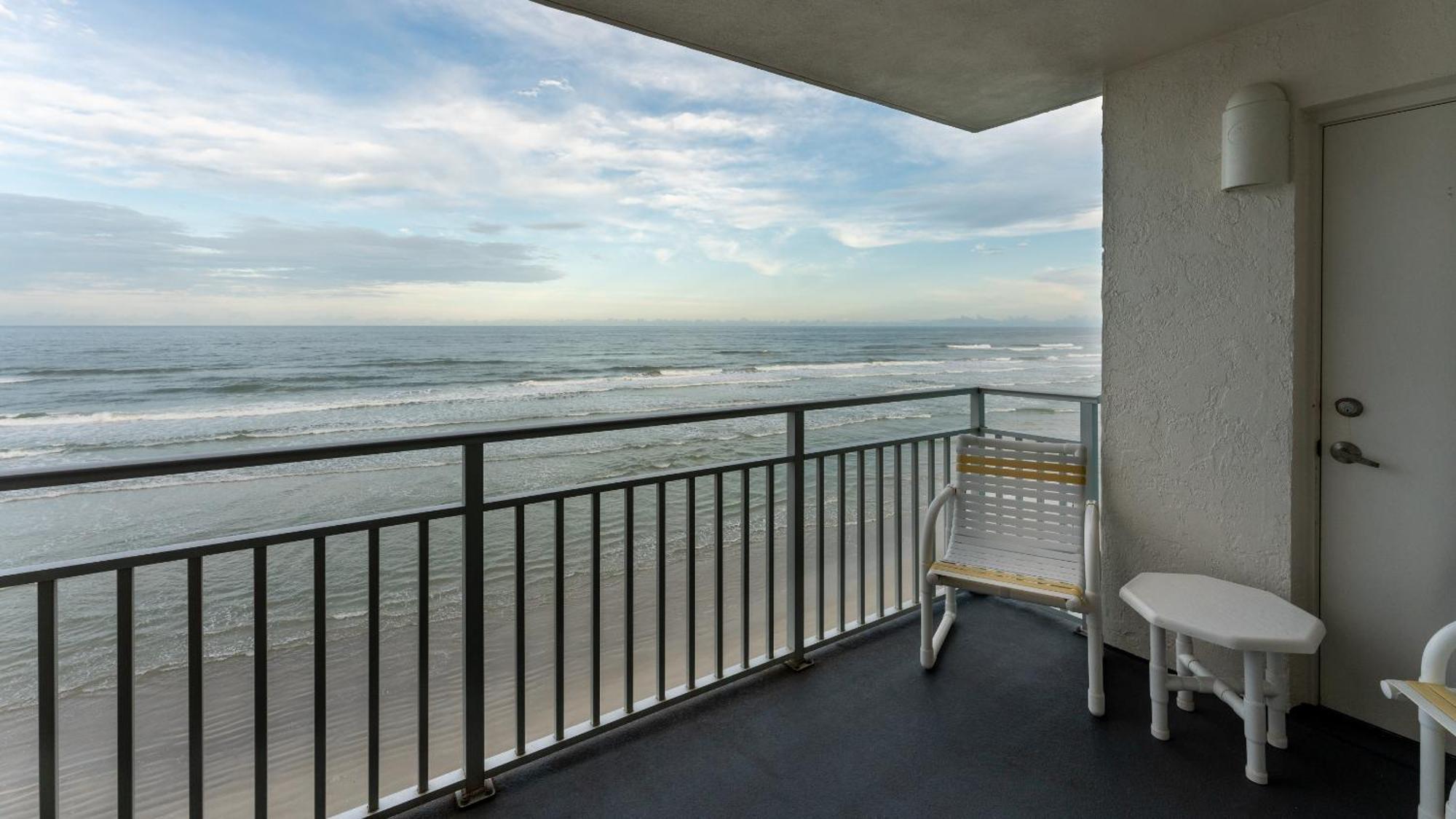 Direct Oceanfront Retreat With 2 Complex Pools! Holiday home *