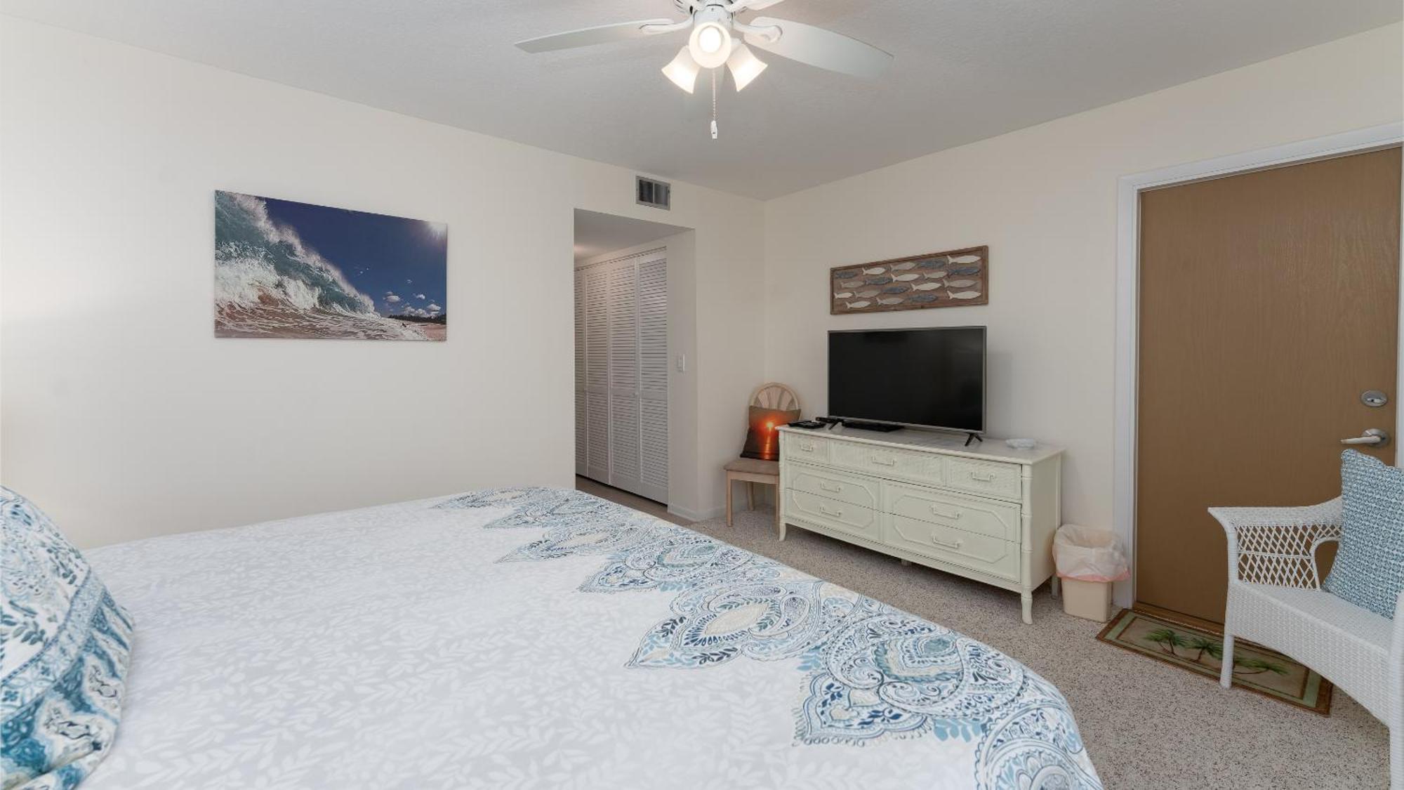 Direct Oceanfront Retreat With 2 Complex Pools! Holiday home