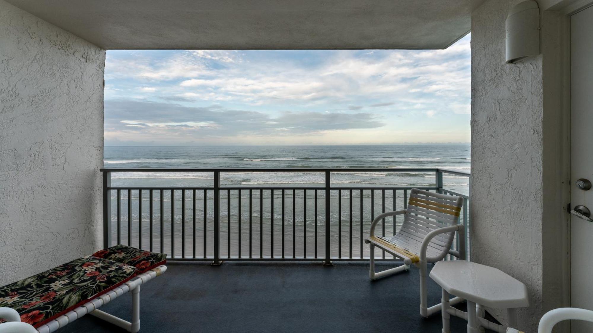 Direct Oceanfront Retreat With 2 Complex Pools! New Smyrna Beach
