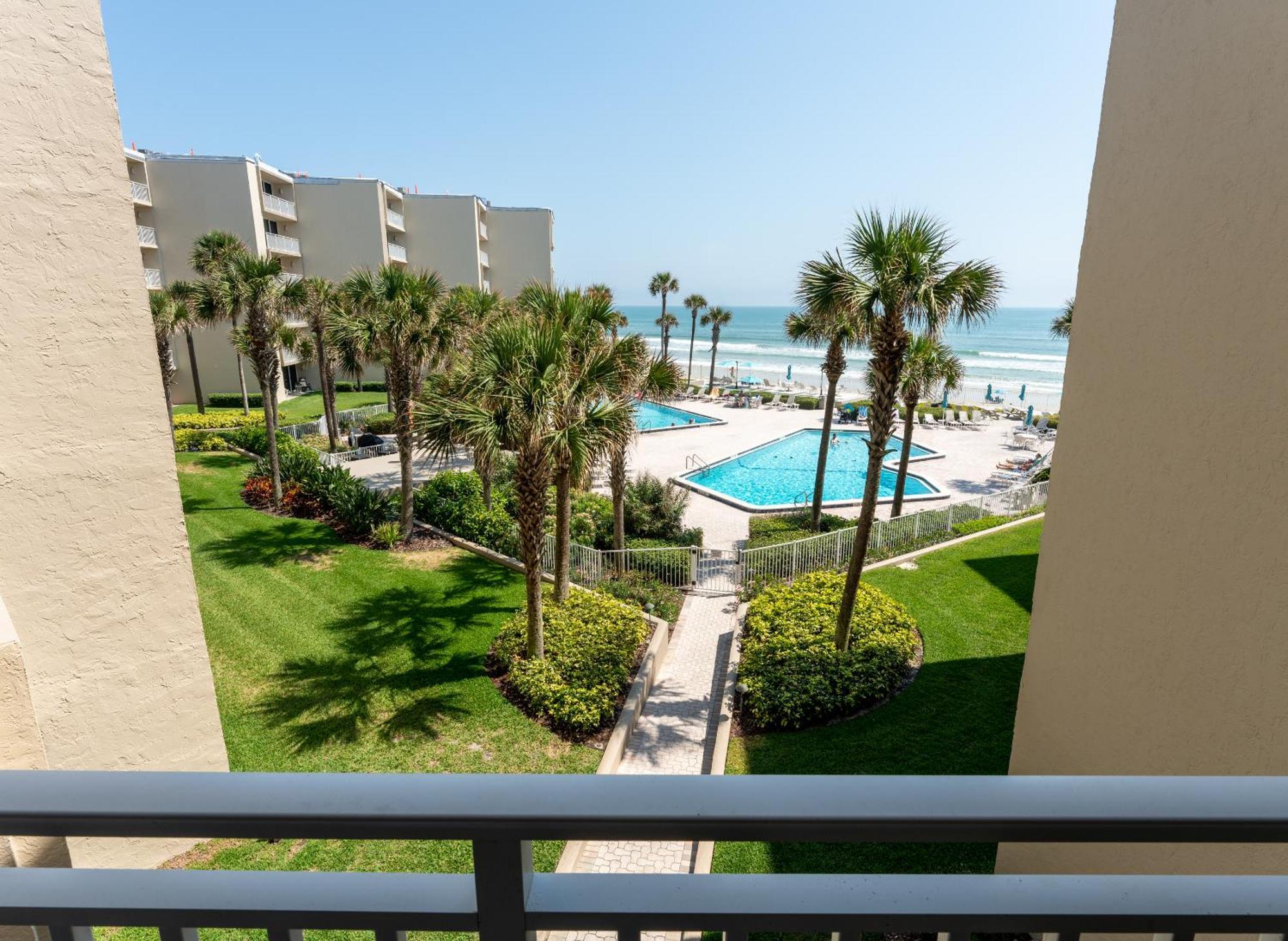 Holiday home Coastal With Beachfront Views And Pool Access! New Smyrna Beach