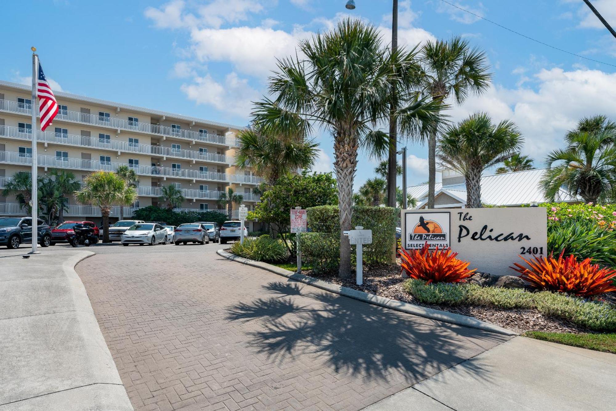 Coastal With Beachfront Views And Pool Access! Holiday home
