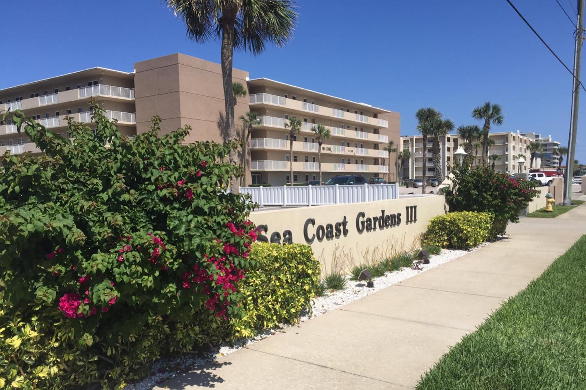 Direct Oceanfront Retreat With 2 Complex Pools!
