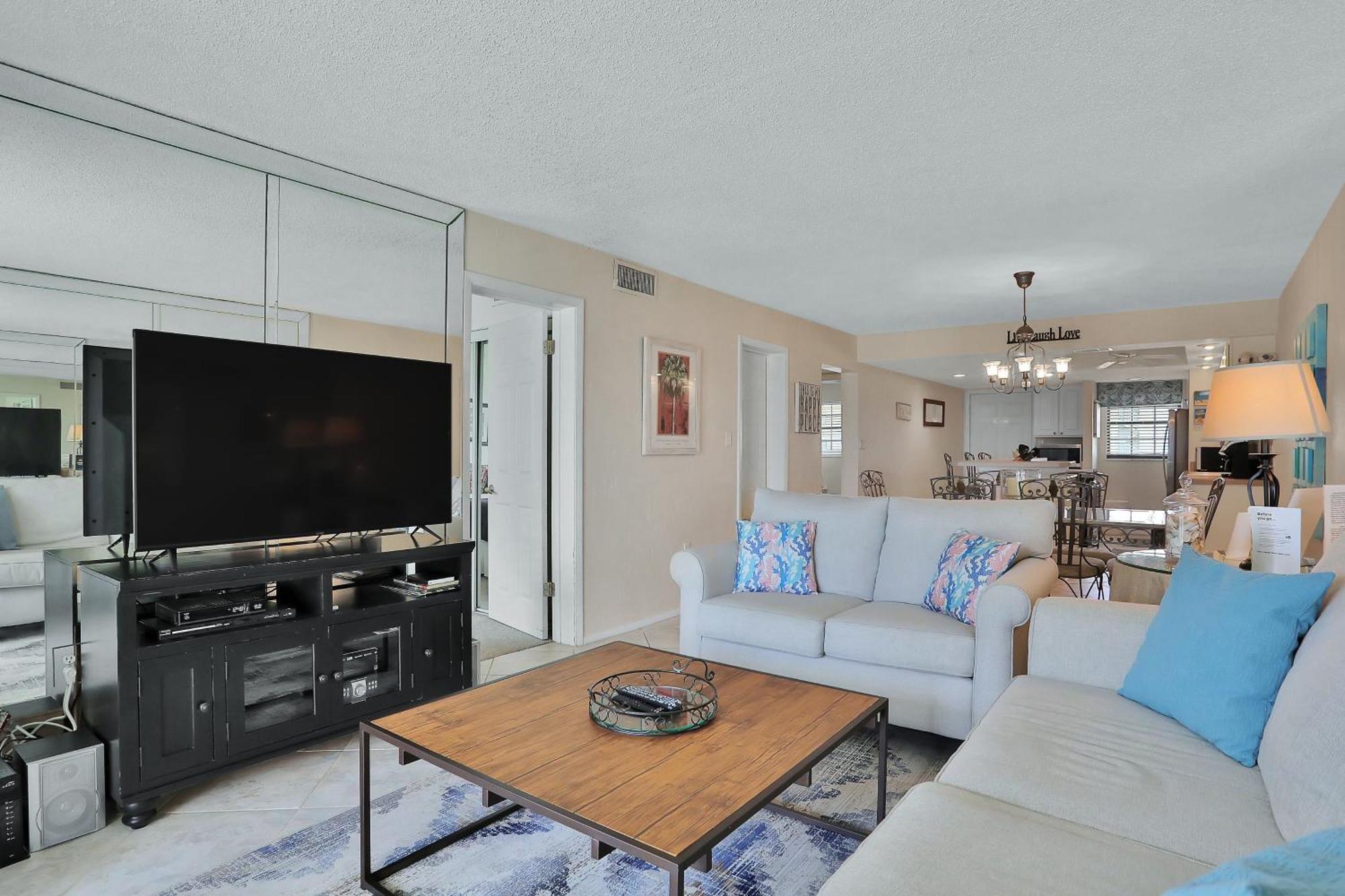 Atlantic Avenue Apartment *