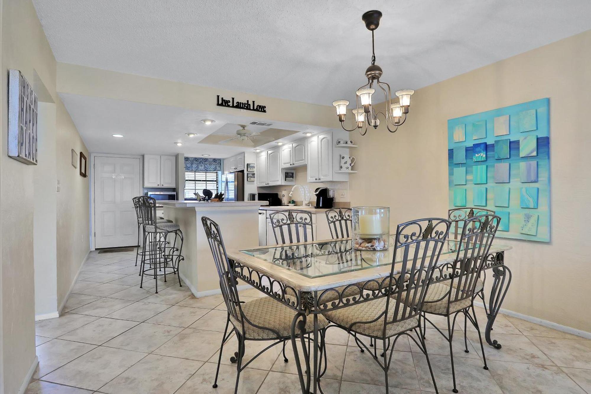 Atlantic Avenue Apartment *