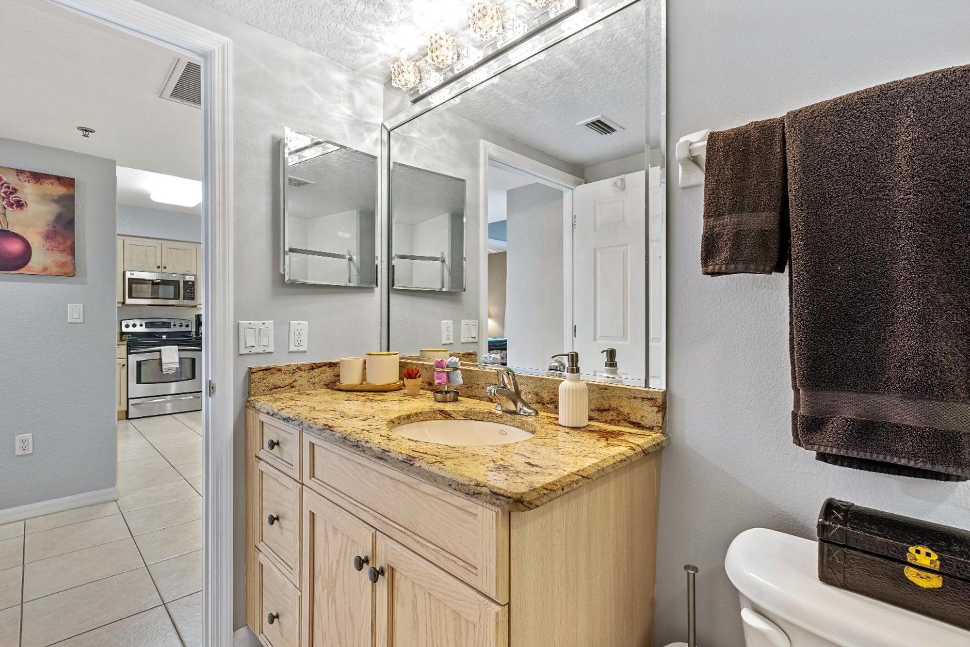 Newly Updated Smoke-free Sanctuary Designed For 6 Apartment *