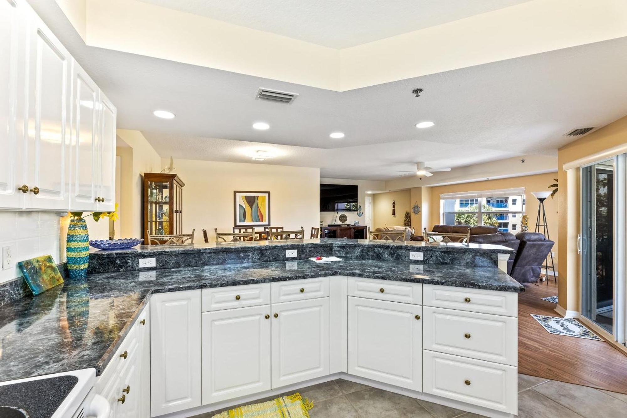 Apartment Coastal Bliss: Oceanwalk 9-301 With Sunset Views Amenities