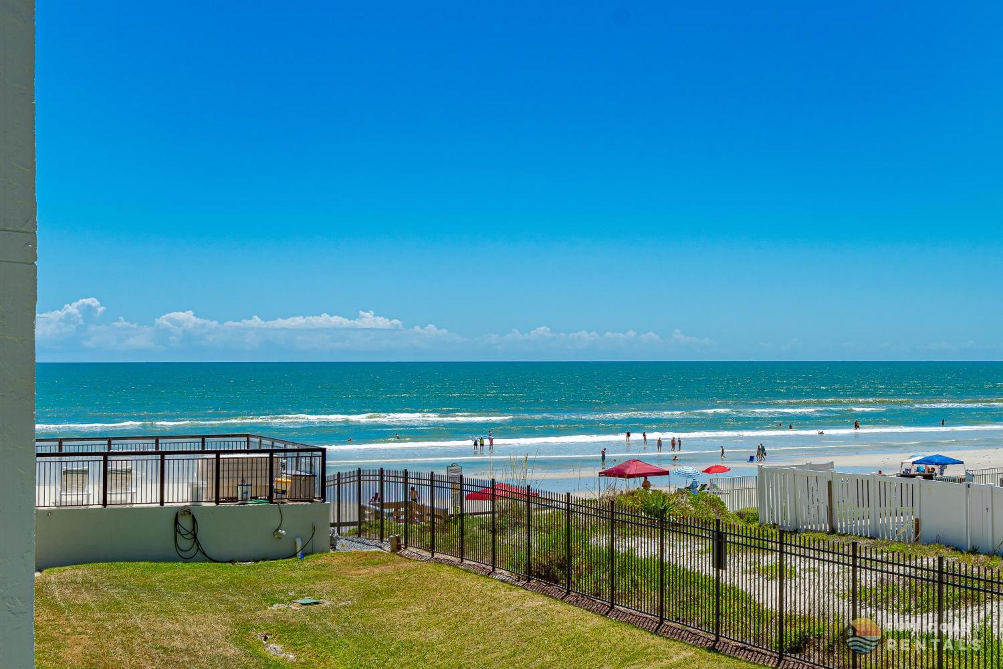 Apartment Ocean View Balcony Just Steps To The With Pool, Parking And Wi-fi! *