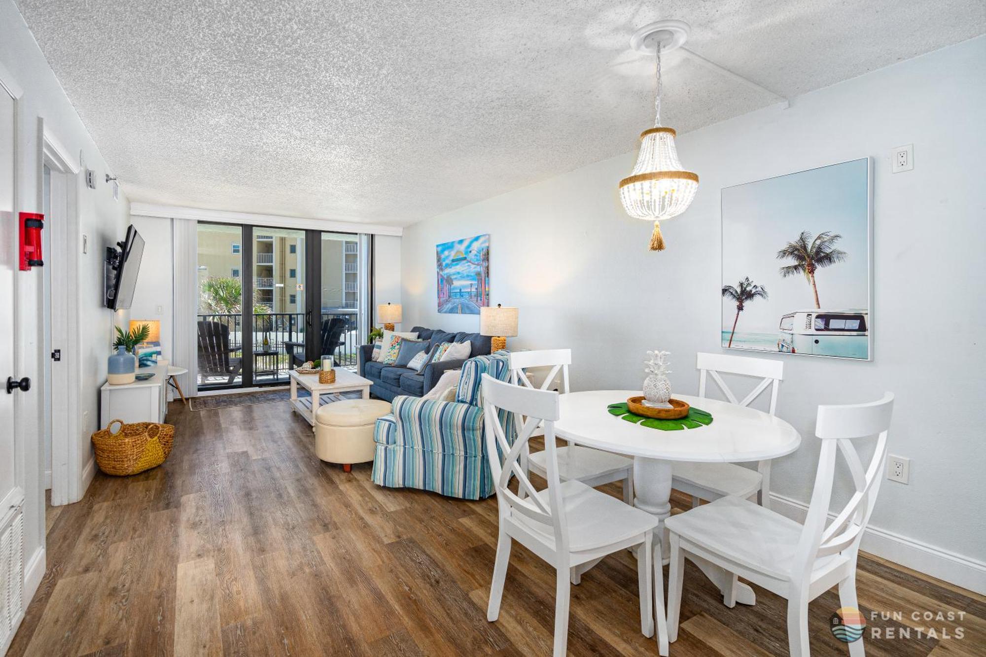 Ocean View Balcony Just Steps To The With Pool, Parking And Wi-fi! *