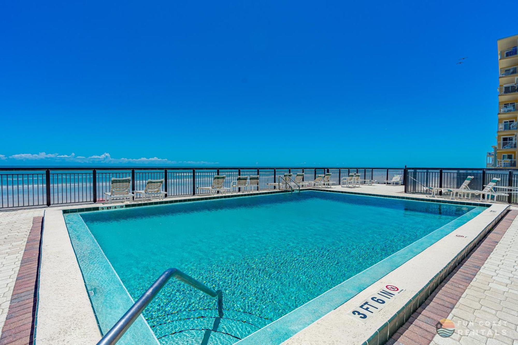 Ocean View Balcony Just Steps To The With Pool, Parking And Wi-fi! * New Smyrna Beach